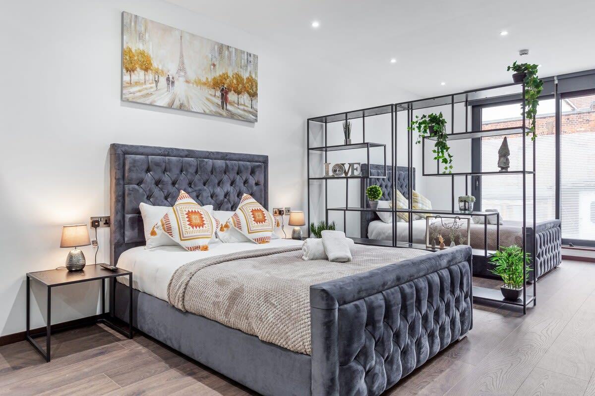 Luxury Sleeps 4 Studio Flat serviced apartment - London - VivreStays