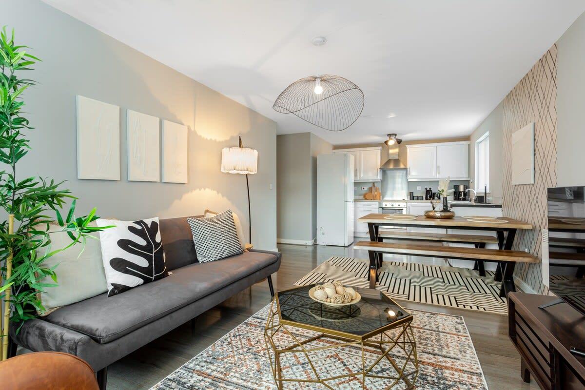 Chic Salford Flat | Near Trafford & Free Parking by Genesis Living serviced apartment - Irlam - VivreStays