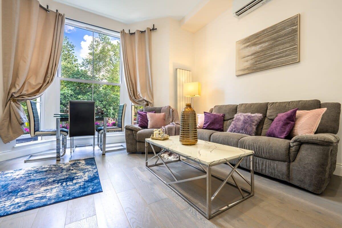 Modern 3-Bed Apartment in Greater London serviced apartment - London - VivreStays