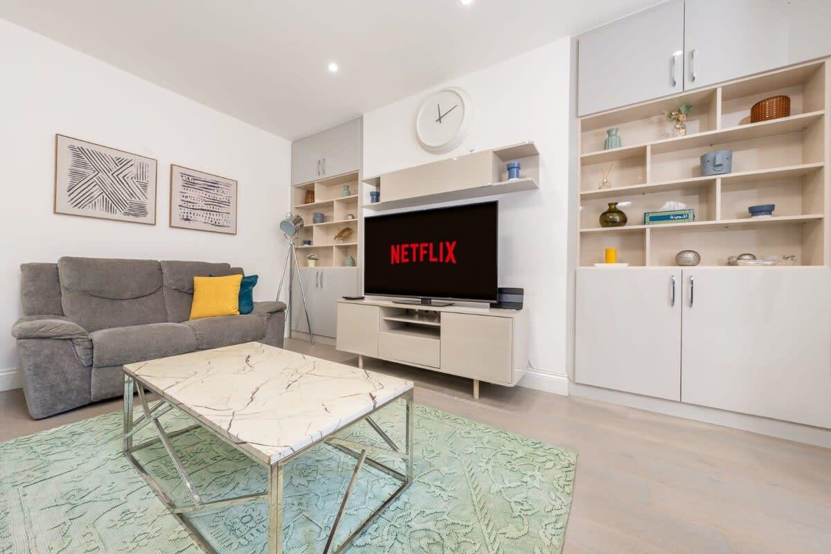 Elegant 3-Bed Apartment in Greater London serviced apartment - London - VivreStays