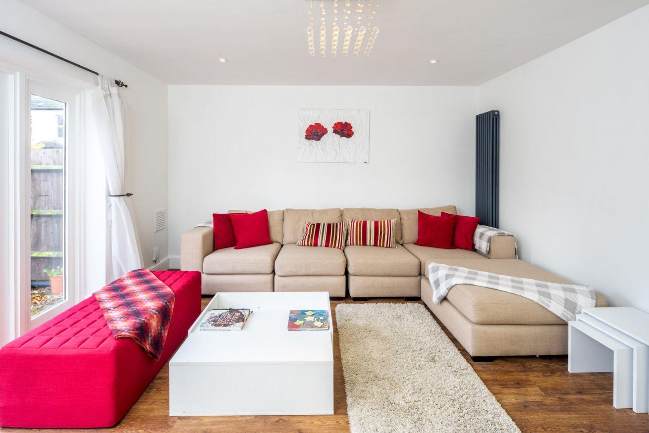 Stunning flat with garden in West London serviced apartment - London - VivreStays