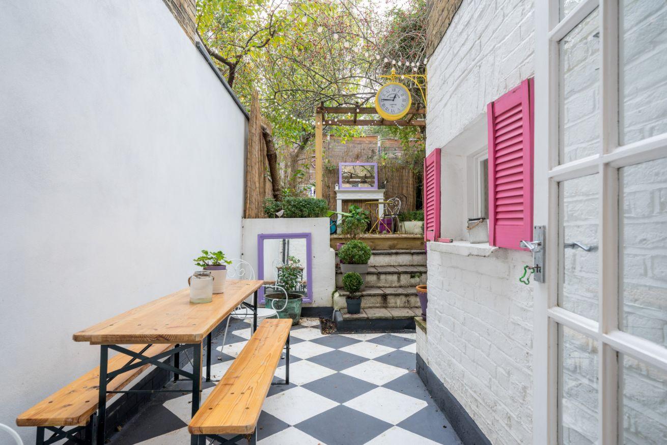 Stylish flat with private yard in Shepherd’s Bush serviced apartment - London - VivreStays