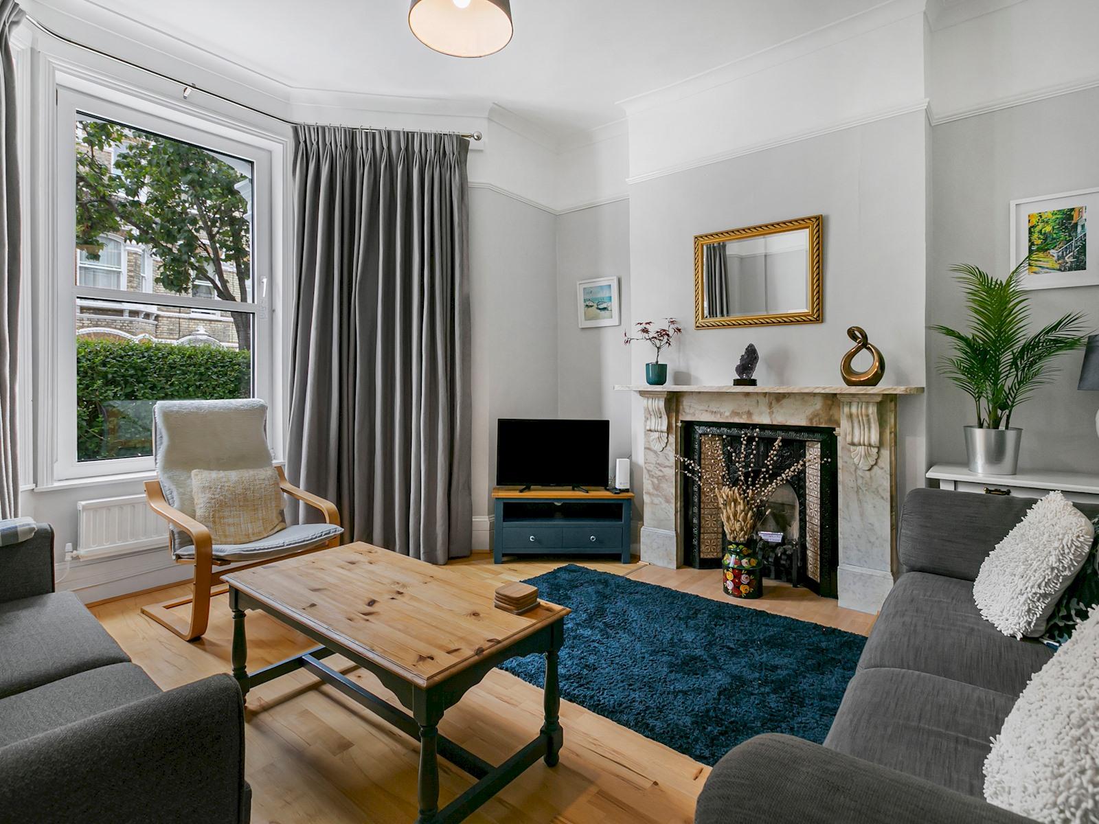 Elegant GetAway House in Vibrant Clapham Juction - Pass the Keys serviced apartment - London - VivreStays
