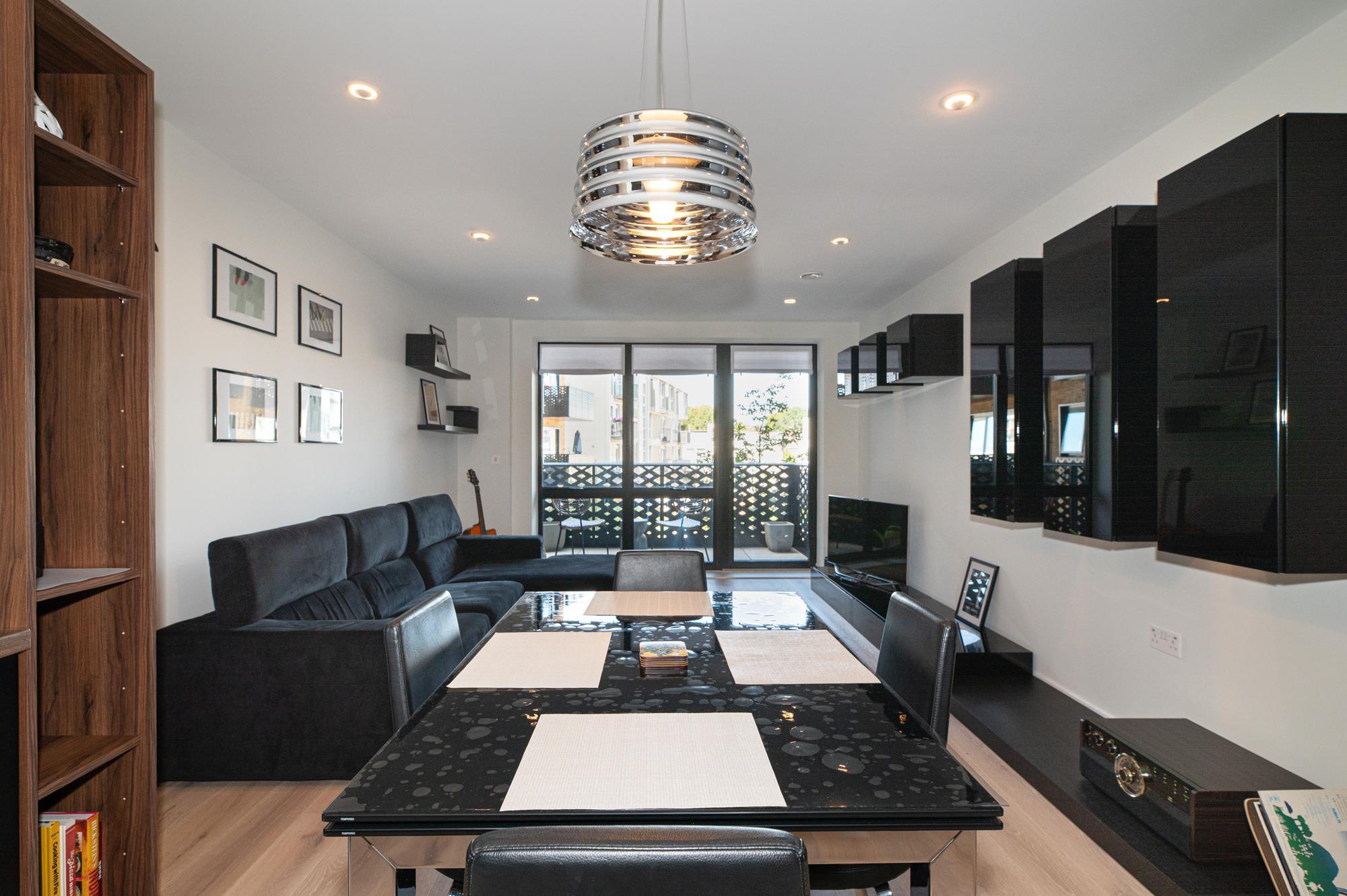 Bright & Stylish 2-Bed flat with Balcony in Ealing - Pass the Keys serviced apartment - London - VivreStays