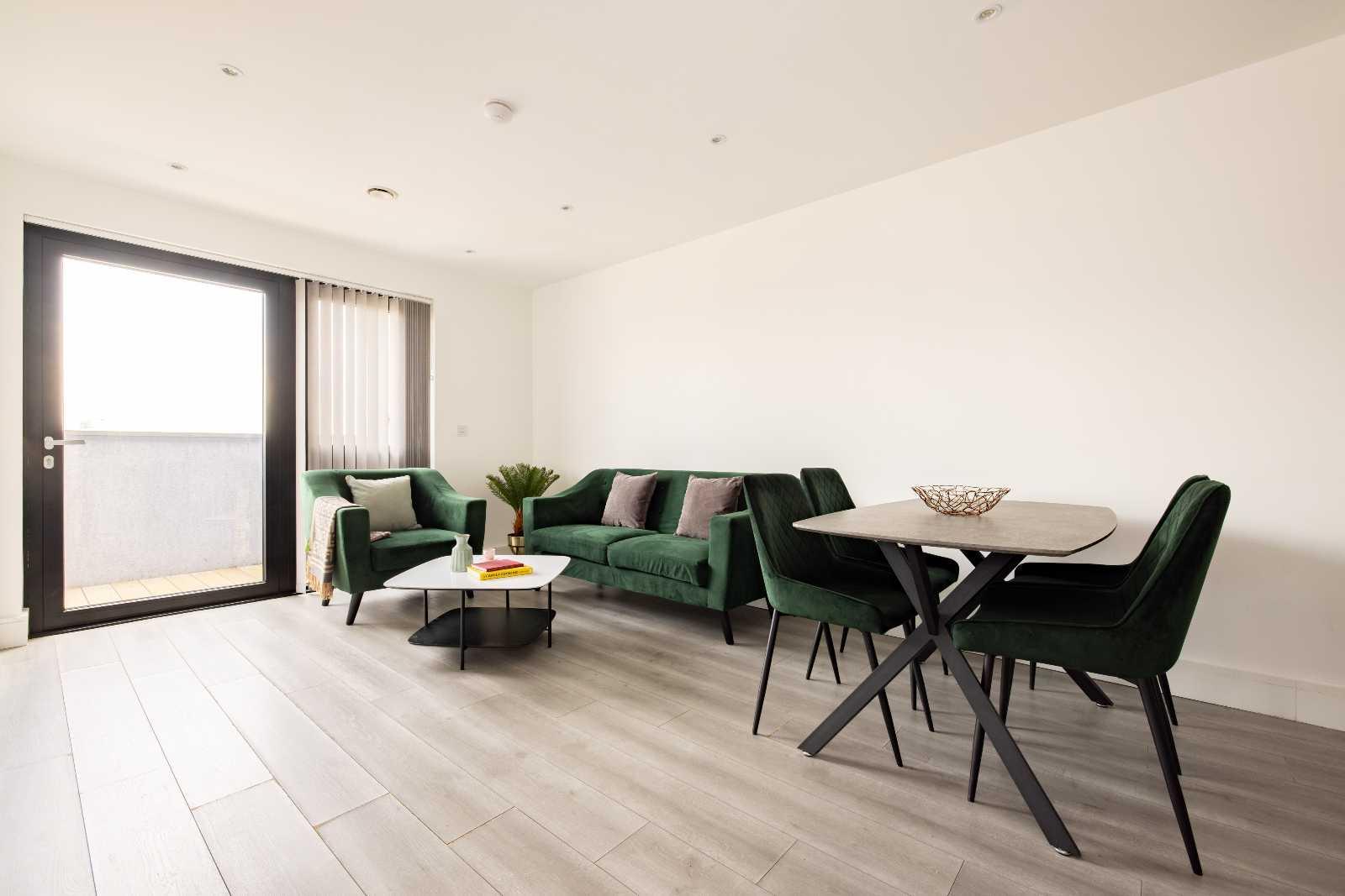 Two Bedroom Apartment - Balcony - Charles Hope London Brentford serviced apartment - Brentford - VivreStays