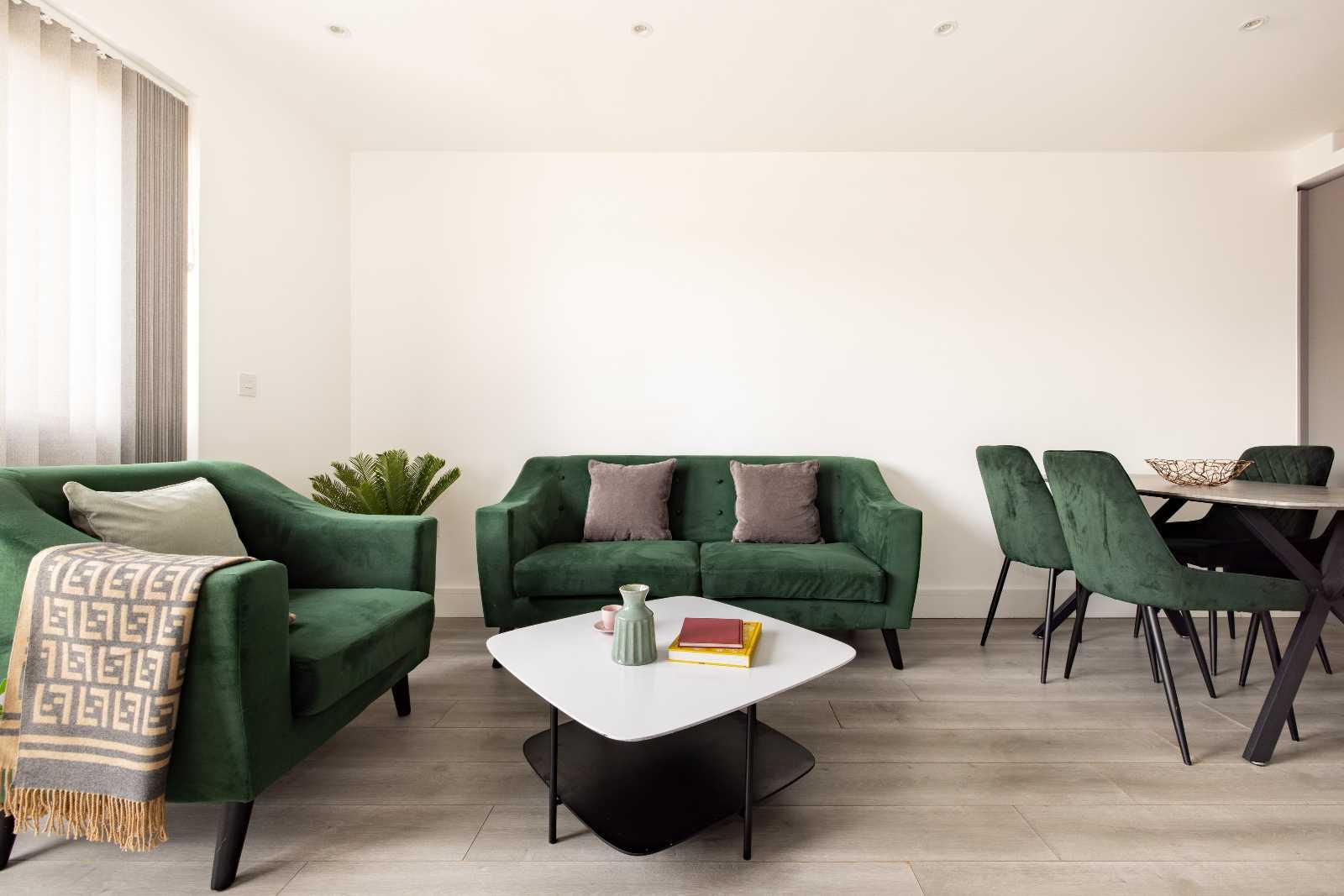 Superior Two Bedroom Apartment - Balcony - Charles Hope London Brentford serviced apartment - Brentford - VivreStays