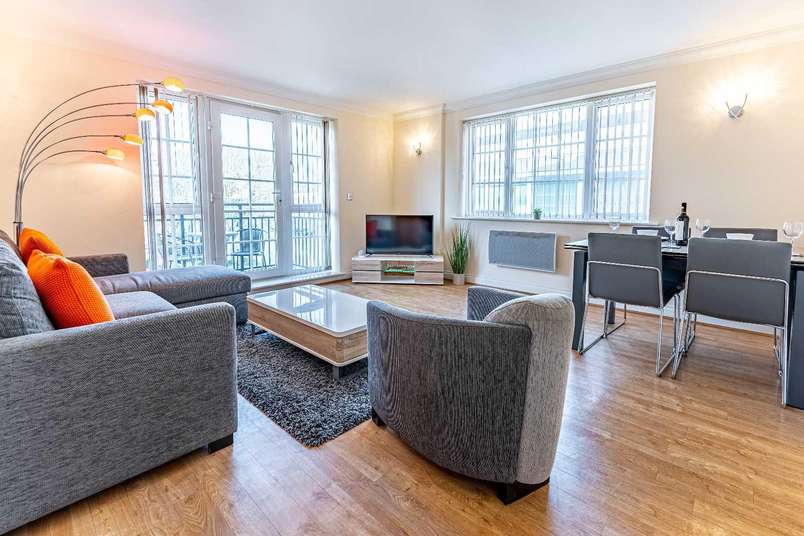 Riverside House - Two Bedroom Two Bathroom Apartment serviced apartment - Bournemouth - VivreStays