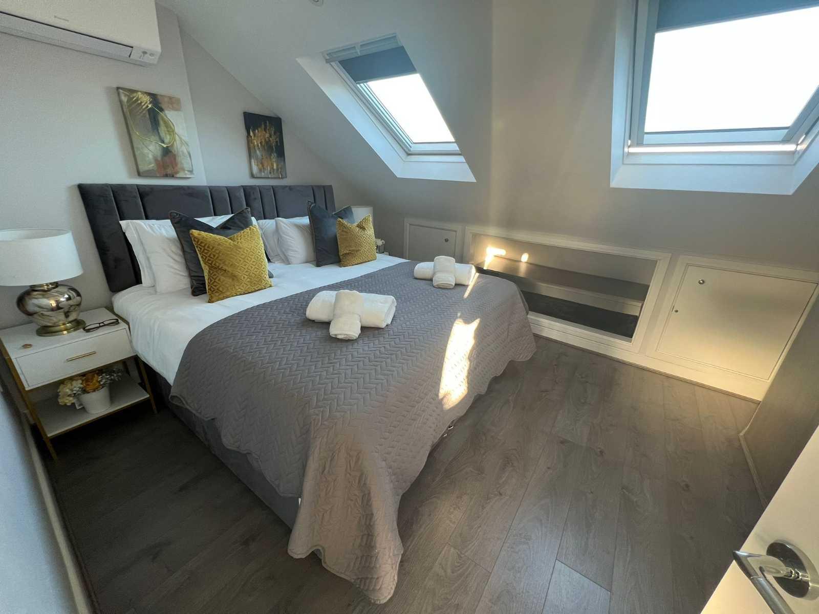 First Floor 49 Stanhope Road, North Finchley - 3Bedroom/2Bathroom serviced apartment - London - VivreStays