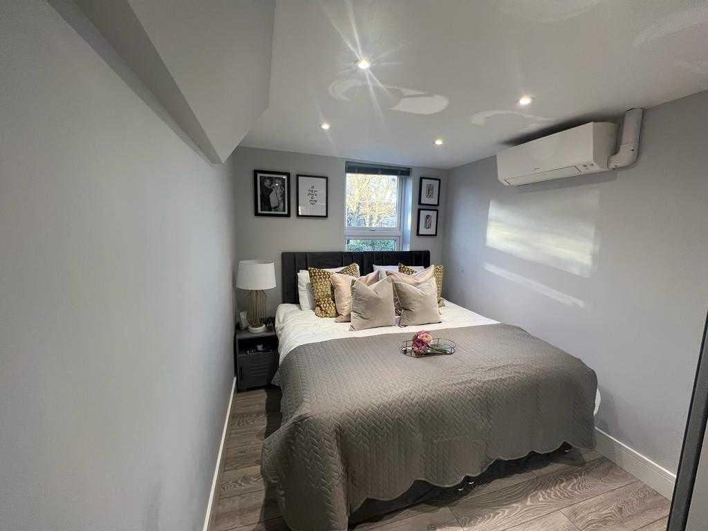 First Floor 62 Stanhope Road, North Finchley - 3Bedroom/2Bathroom serviced apartment - London - VivreStays