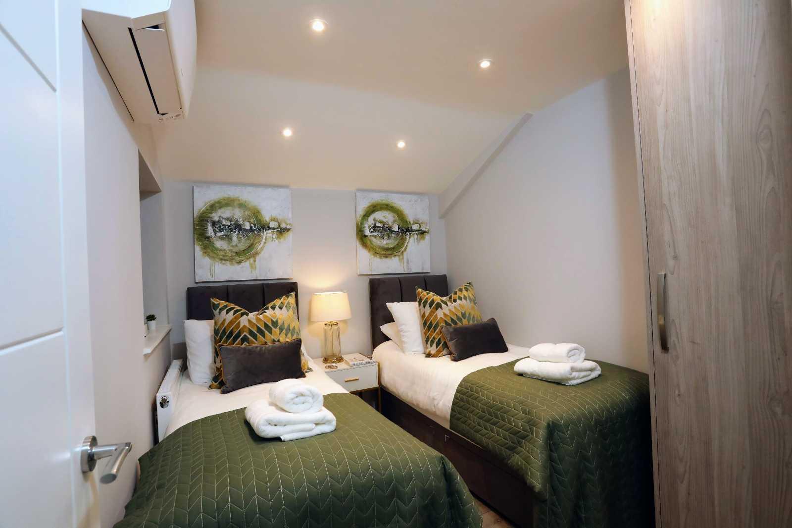 47 Stanhope Road, North Finchley - 3Bedroom/2Bathroom Ground Floor with Garden serviced apartment - London - VivreStays