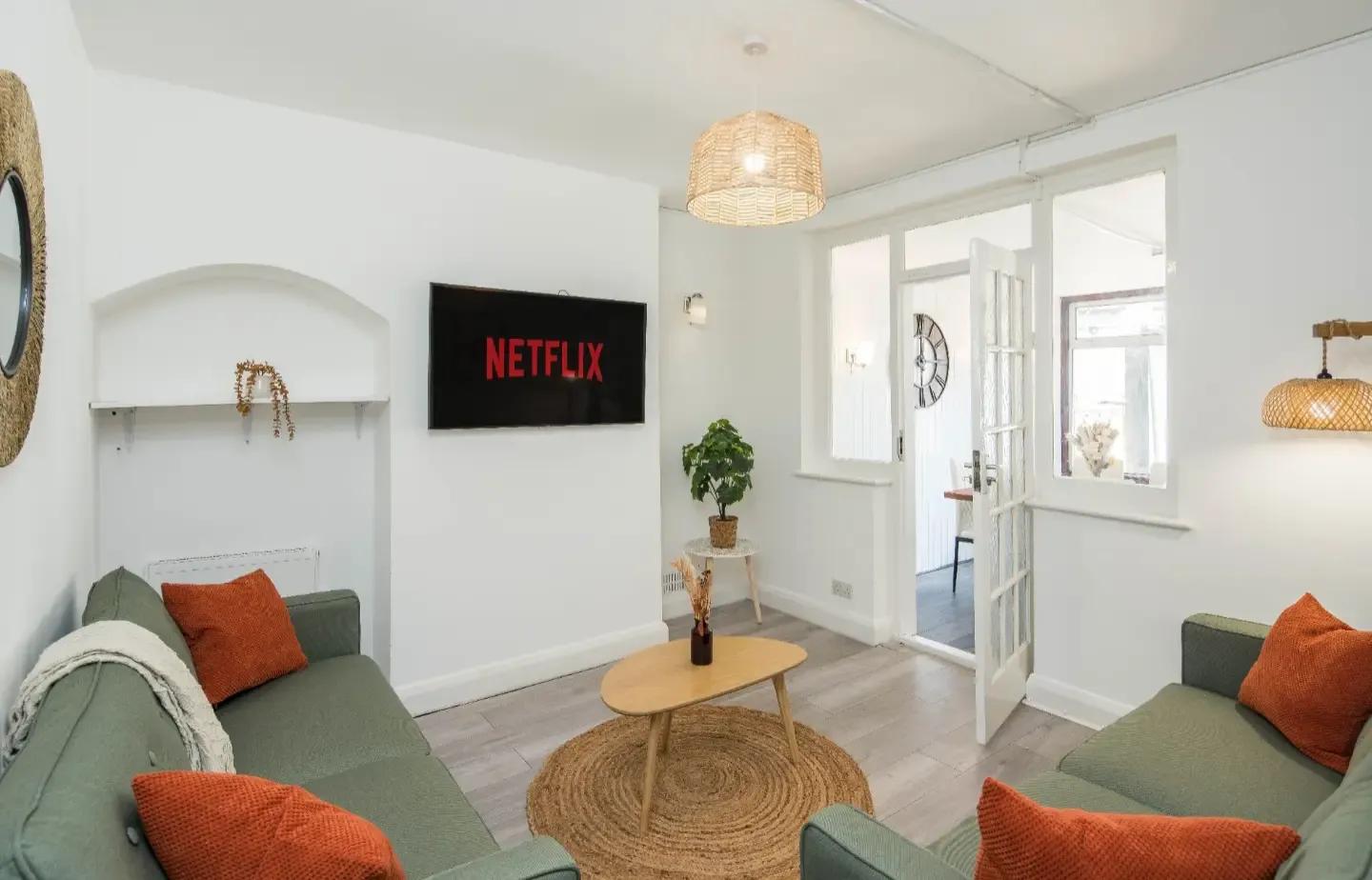 Wembley Family home serviced apartment - Wembley - VivreStays