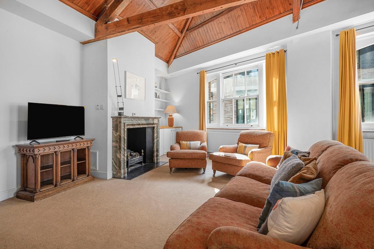 View Cosy 3 Bed 3 Bath Covent Garden China Town Soho Cosy 3 Bed 3 Bath Covent Garden China Town Soho serviced apartment - London - VivreStays