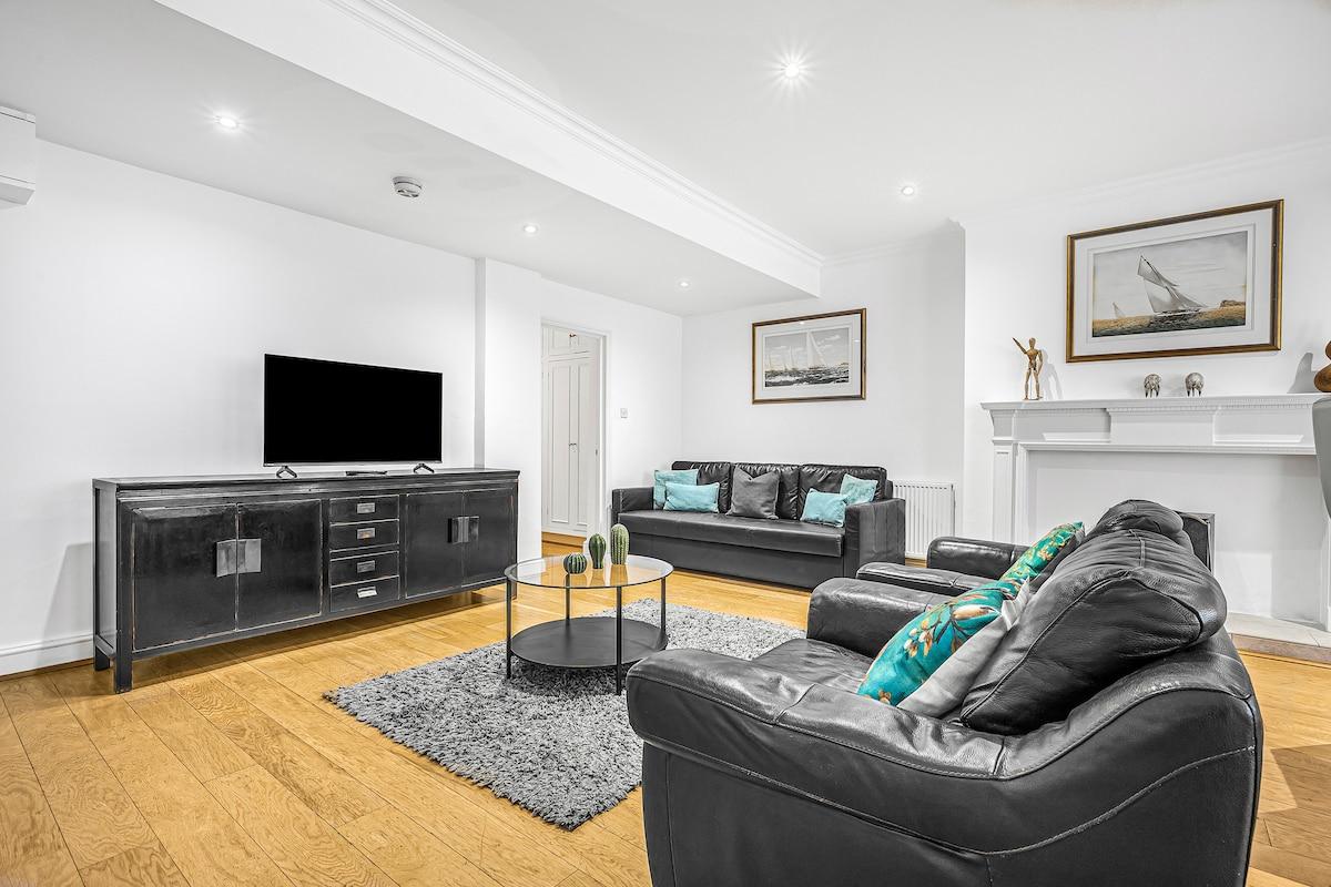 View Cosy 3 Beds, 2 Bath, w/Garden in Central London Cosy 3 Beds, 2 Bath, w/Garden in Central London serviced apartment - Greater London - VivreStays