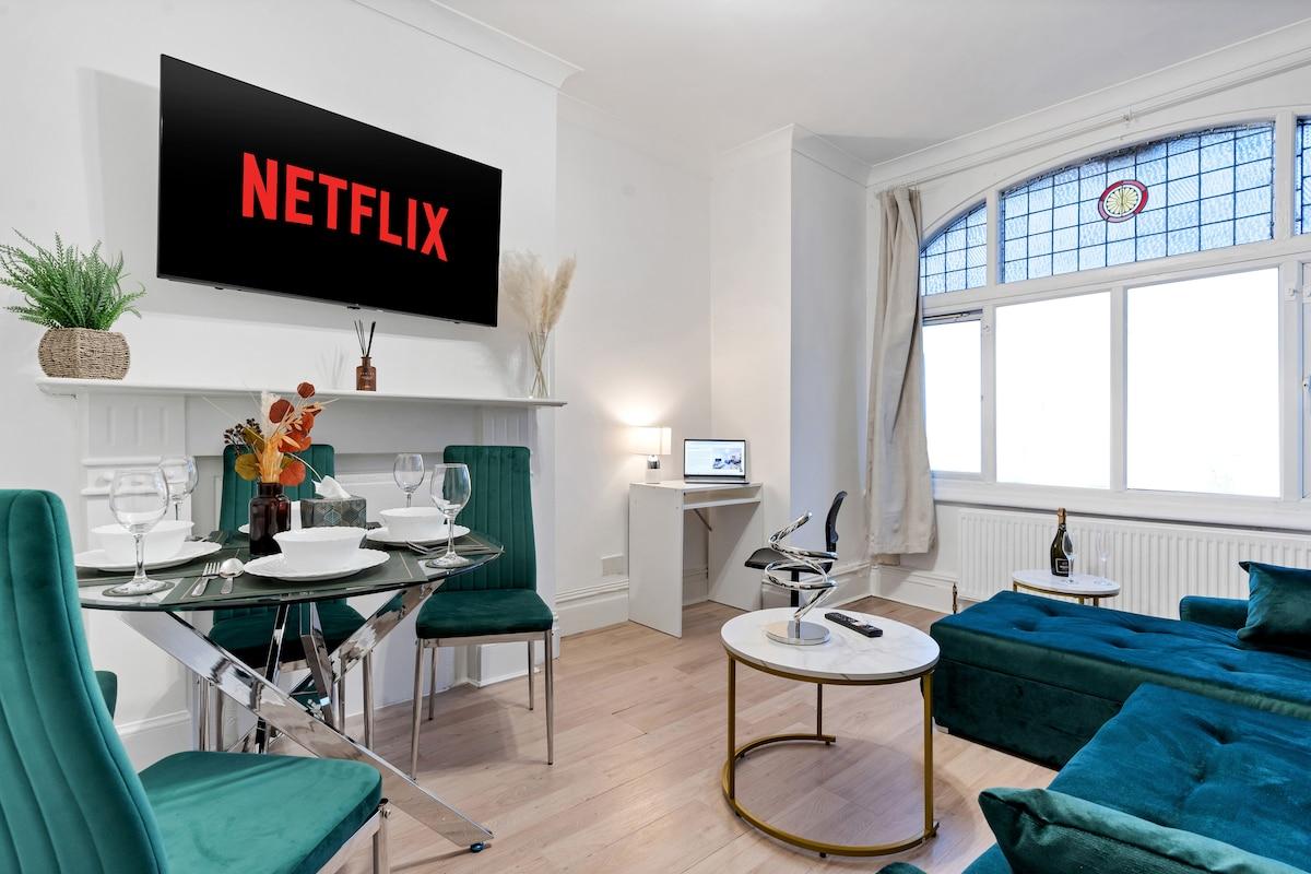 View Spacious 2 Bed Apartment | Train Station Spacious 2 Bed Apartment | Train Station serviced apartment - Greater London - VivreStays
