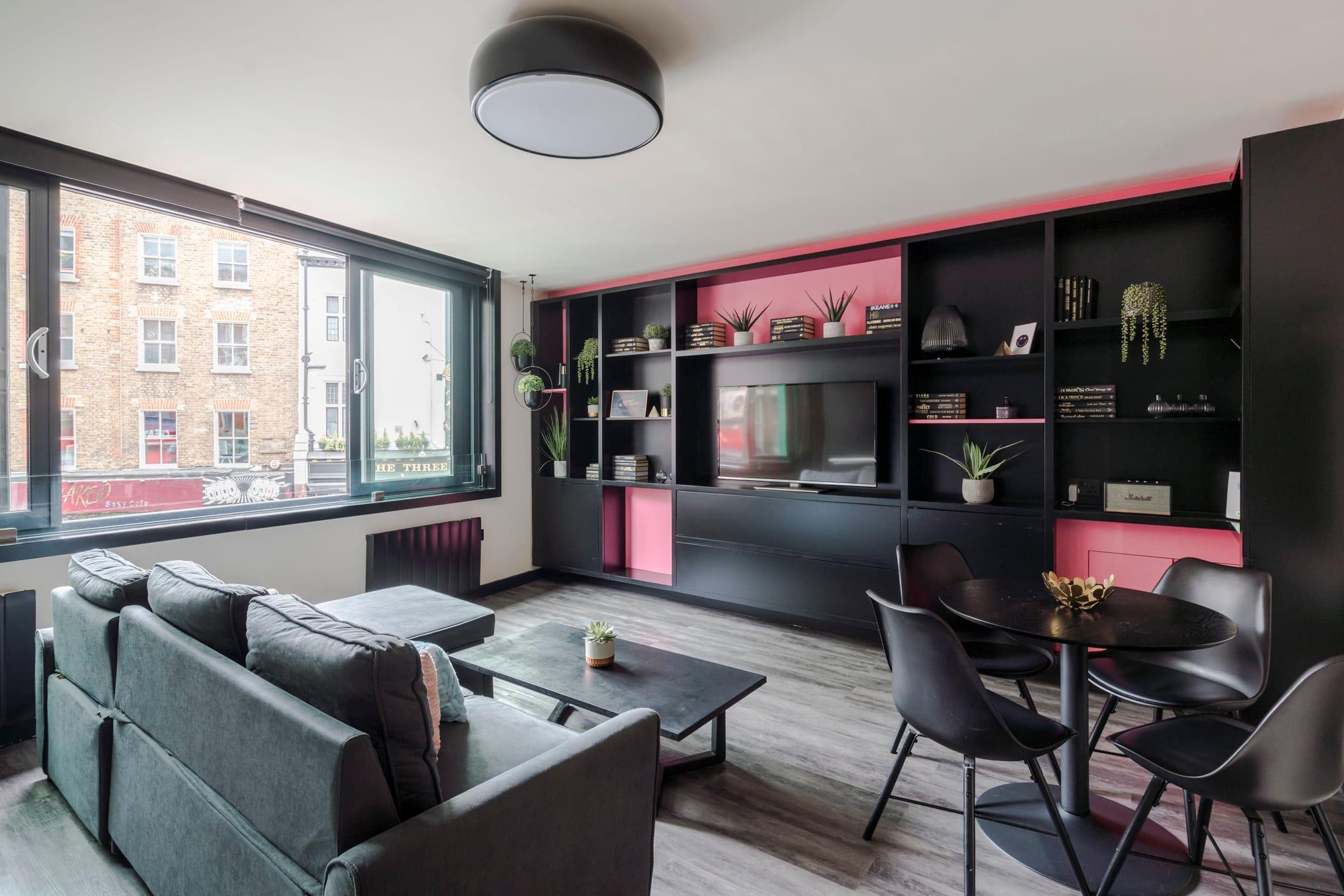 View Soho 2-Bed Apartment · Old Compton St · Sleeps 6 Soho 2-Bed Apartment · Old Compton St · Sleeps 6 serviced apartment - London - VivreStays