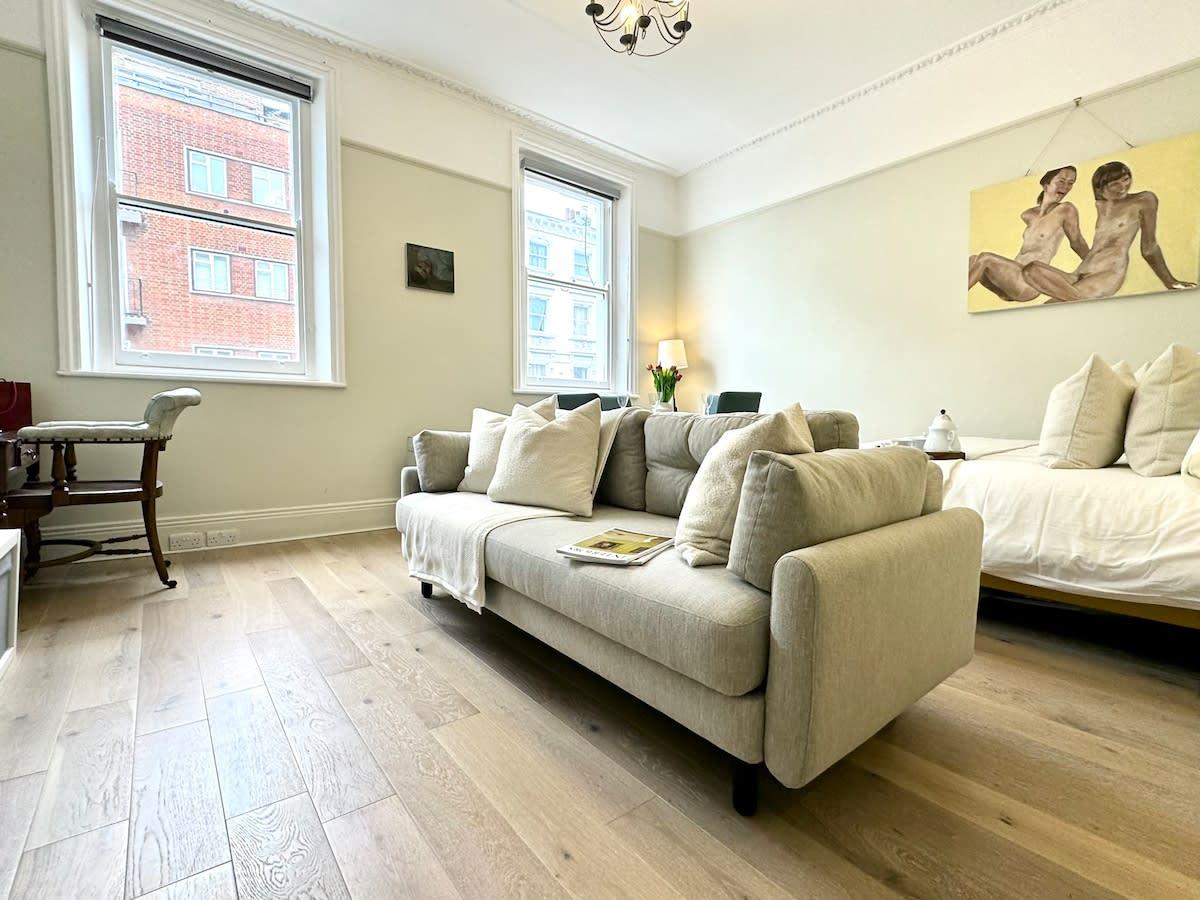 View Chic Marylebone Village| Premium Mattress & 55”TV Chic Marylebone Village| Premium Mattress & 55”TV serviced apartment - London - VivreStays
