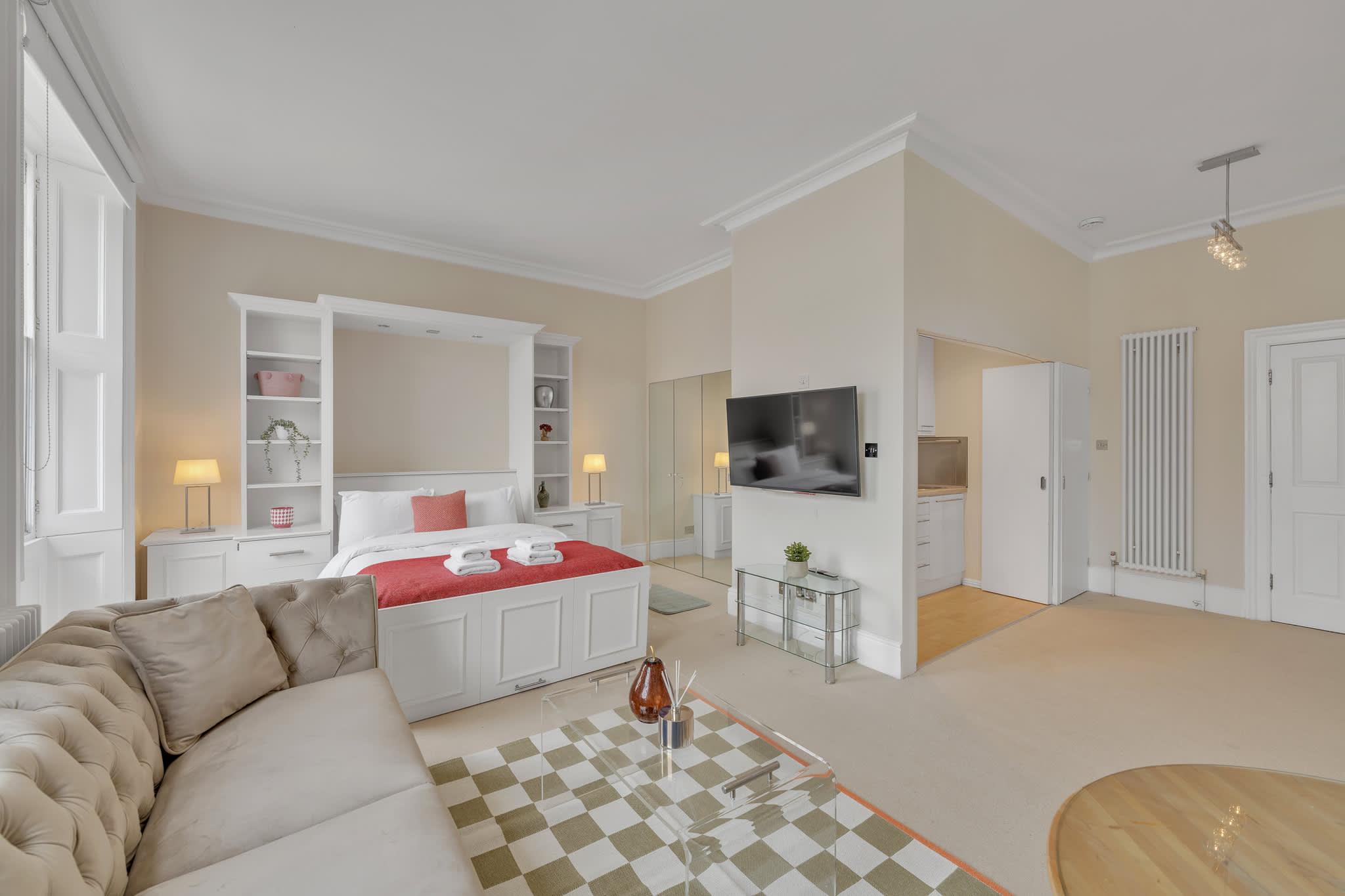 View Bright Studio in Belgravia with views Bright Studio in Belgravia with views serviced apartment - London - VivreStays