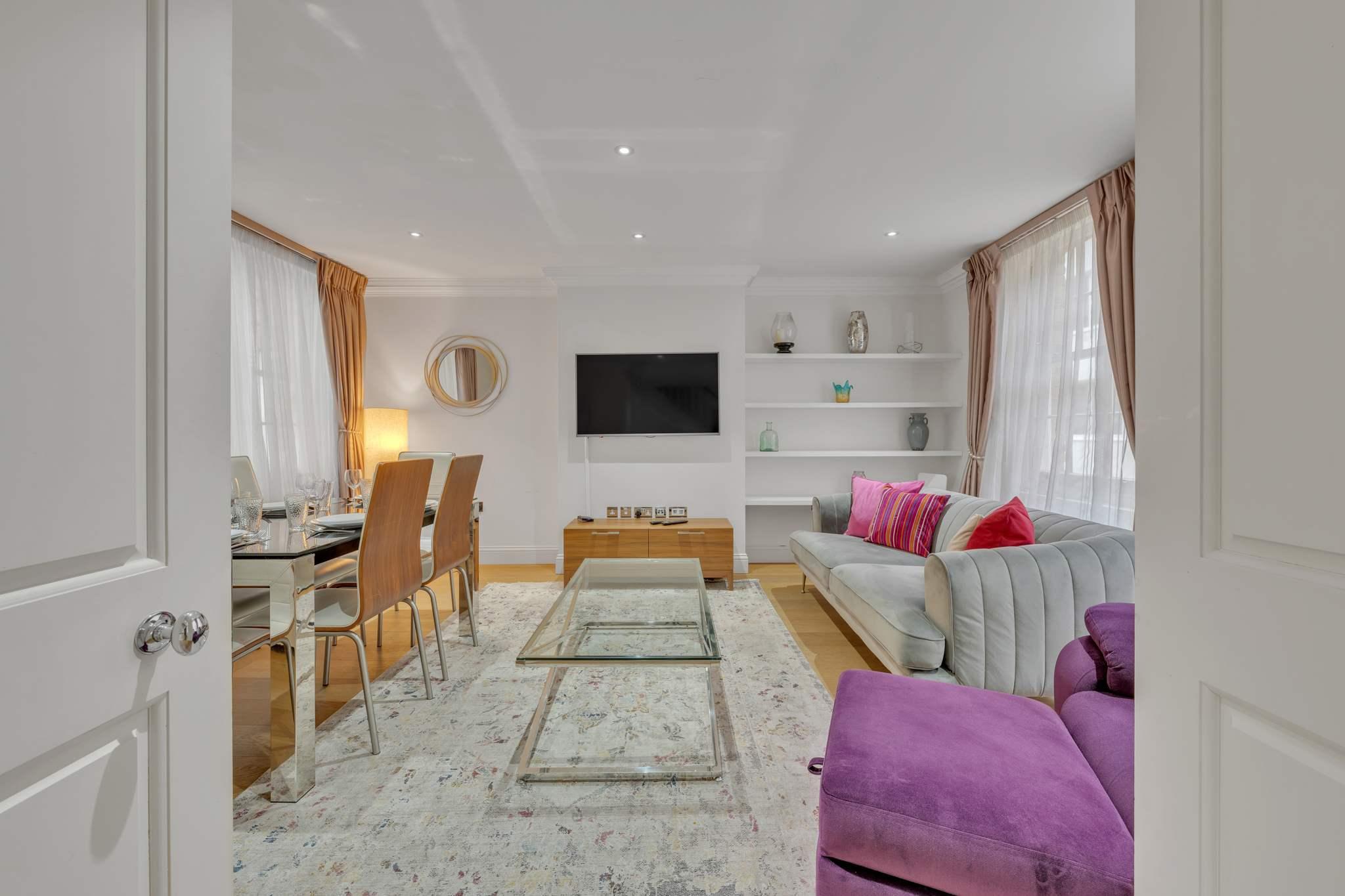 View Luxurious 4-Bed Mews House in London Luxurious 4-Bed Mews House in London serviced apartment - London - VivreStays