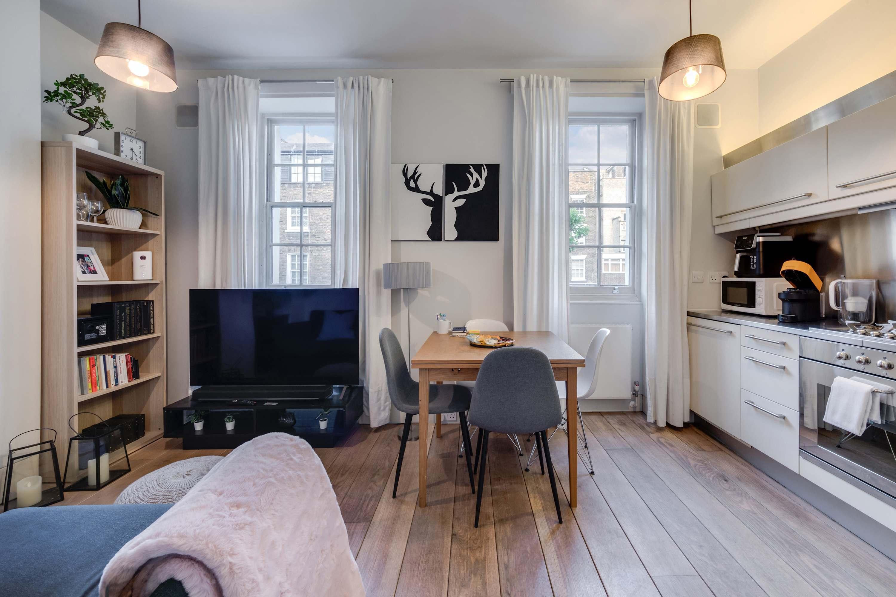 View Bright 1-Bed Fitzrovia Flat · Goodge St · Sleeps 3 Bright 1-Bed Fitzrovia Flat · Goodge St · Sleeps 3 serviced apartment - London - VivreStays
