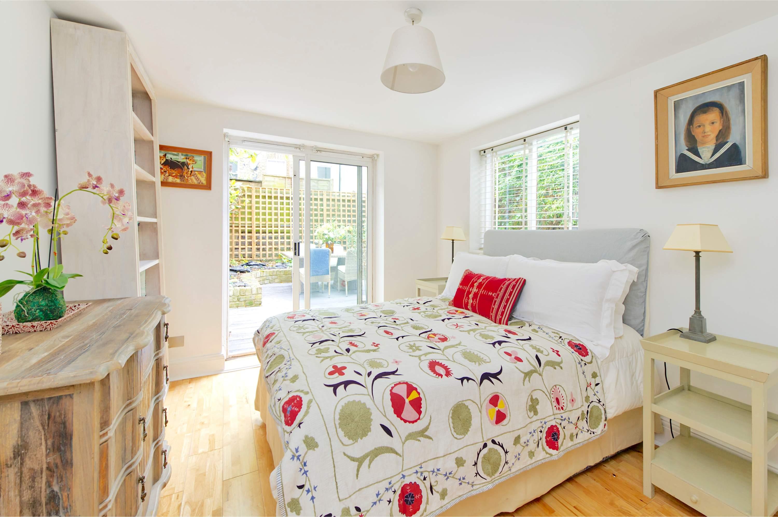View Lovely 2 bed flat with Garden in Queen's Park Lovely 2 bed flat with Garden in Queen's Park serviced apartment - London - VivreStays