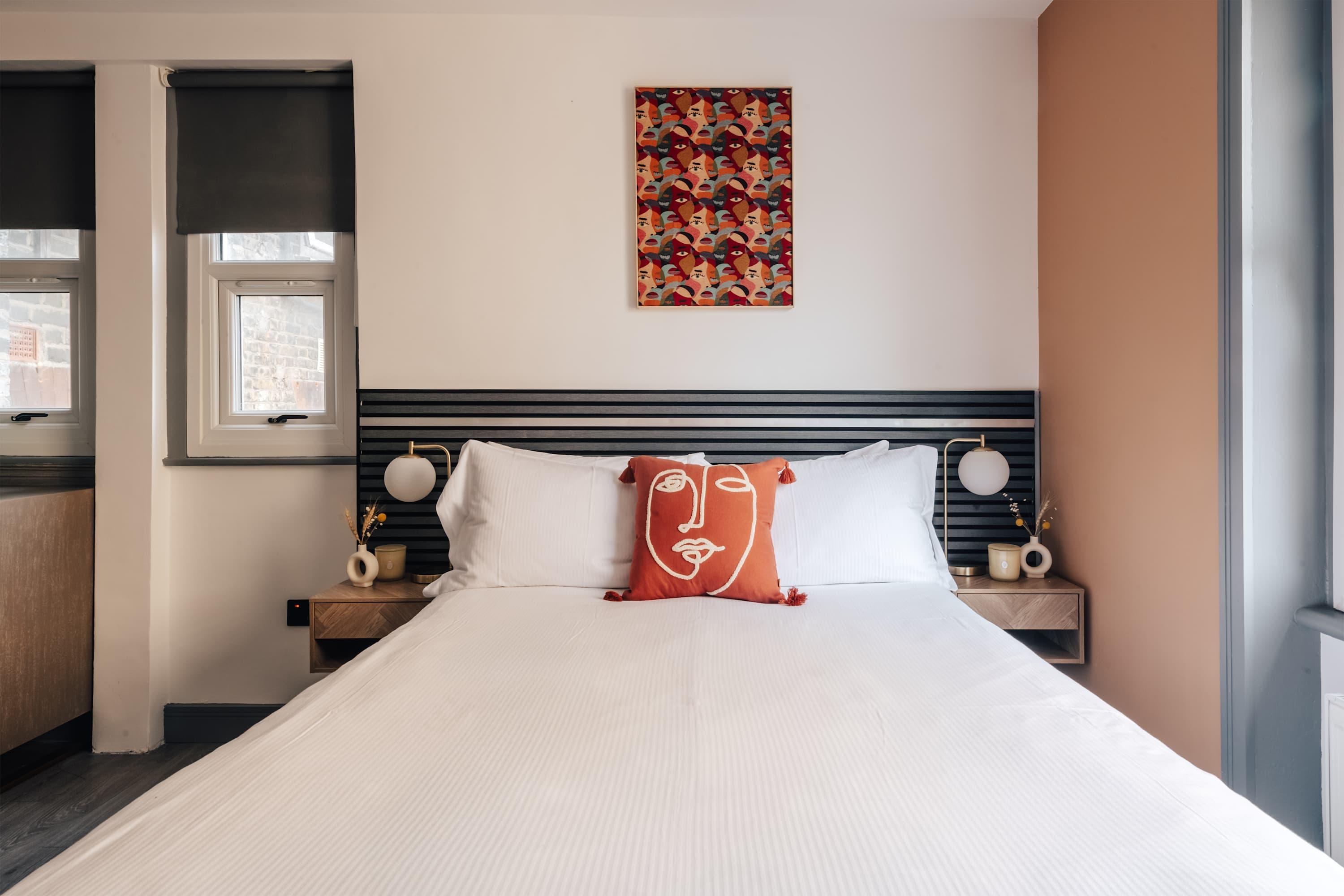 View 2-Min to Tube: Spacious Earls Court Apartment 2-Min to Tube: Spacious Earls Court Apartment serviced apartment - London - VivreStays