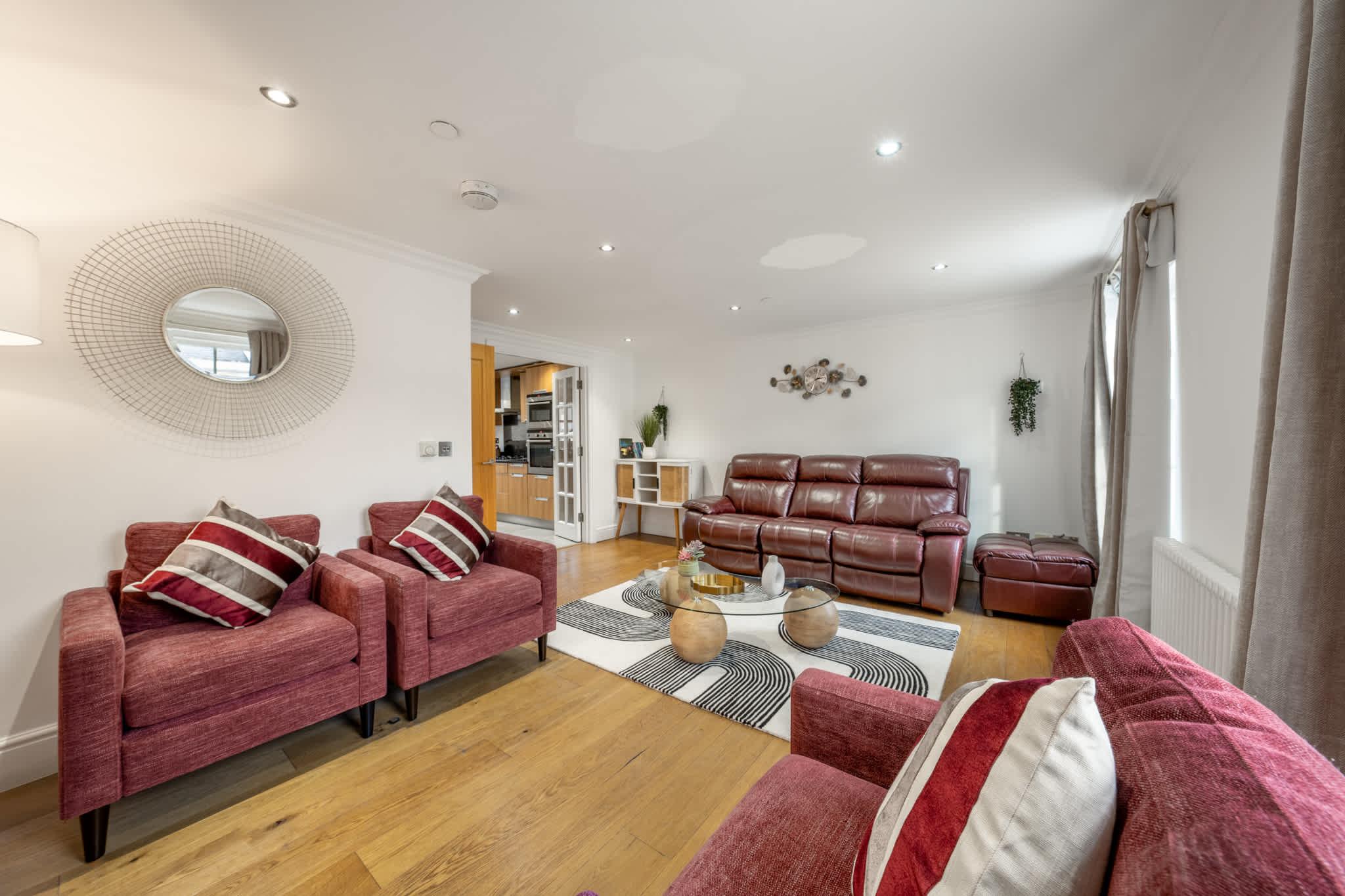 View Three bedroom apartment next to the station Three bedroom apartment next to the station serviced apartment - London - VivreStays