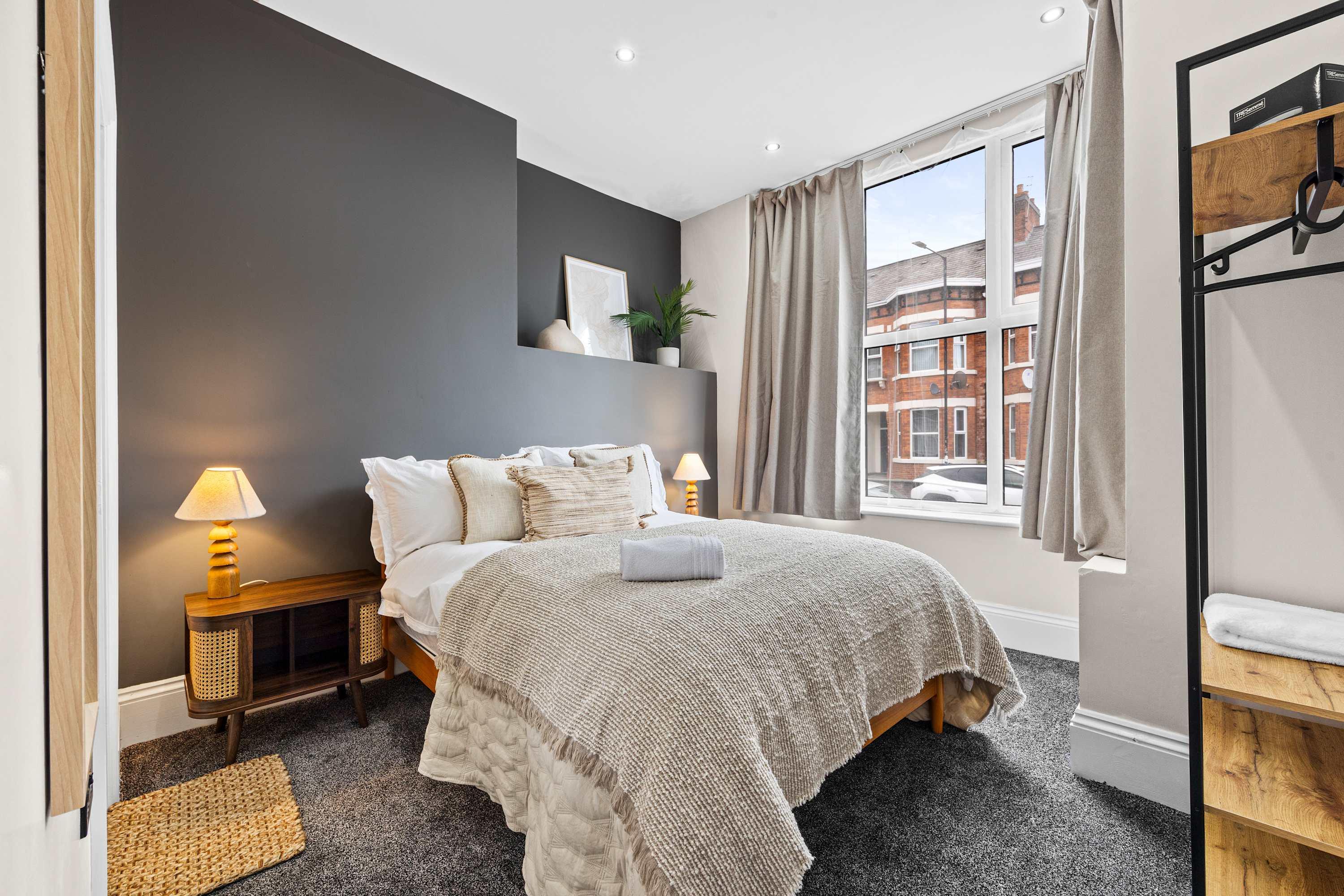 View 5 Mins to Manchester City|Old Trafford Spacious Home + Free Parking By Genesis Living 5 Mins to Manchester City|Old Trafford Spacious Home + Free Parking By Genesis Living serviced apartment - Manchester - VivreStays