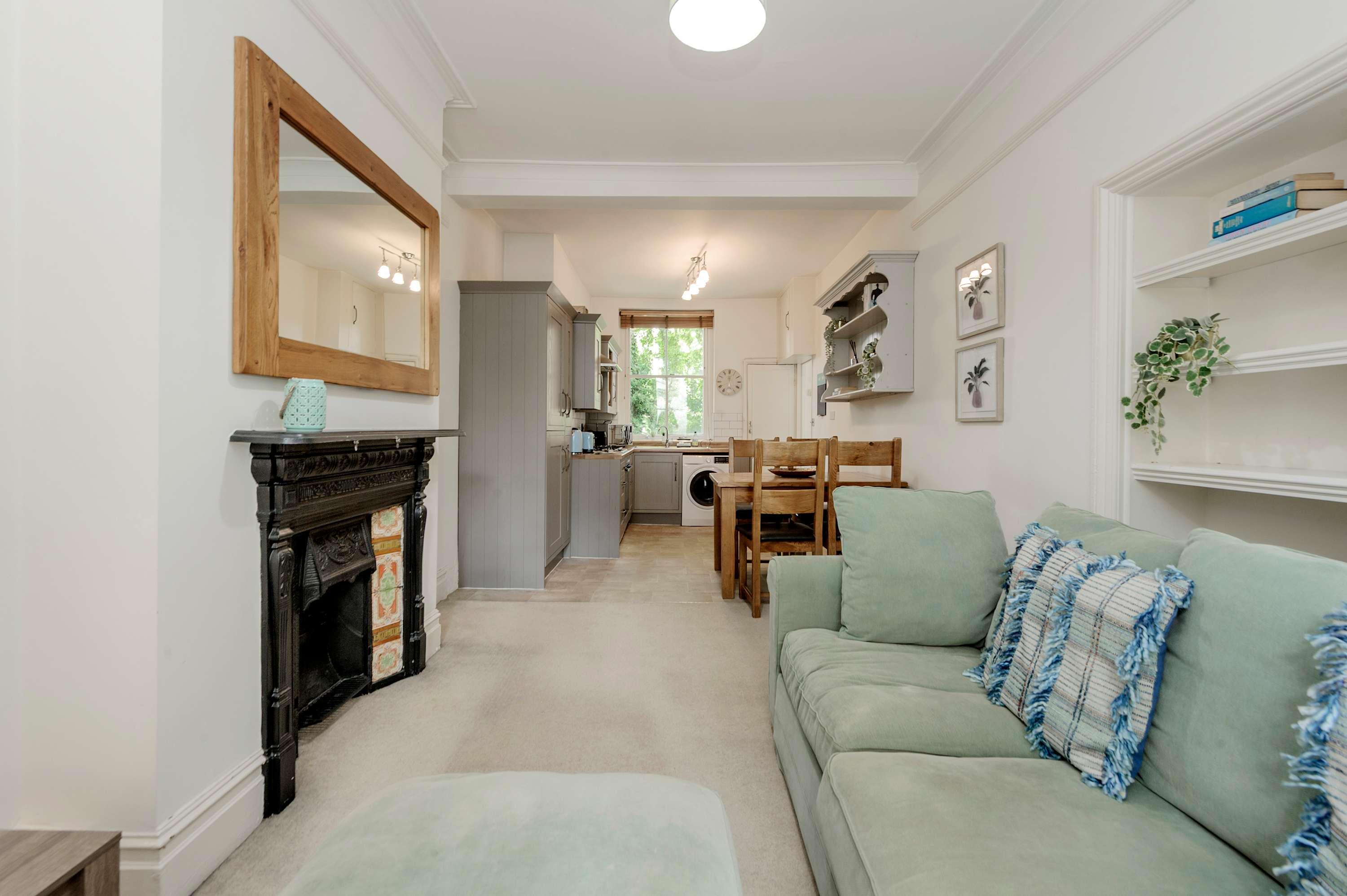 View Modern 2 bed flat - Hammersmith Grove Modern 2 bed flat - Hammersmith Grove serviced apartment - London - VivreStays