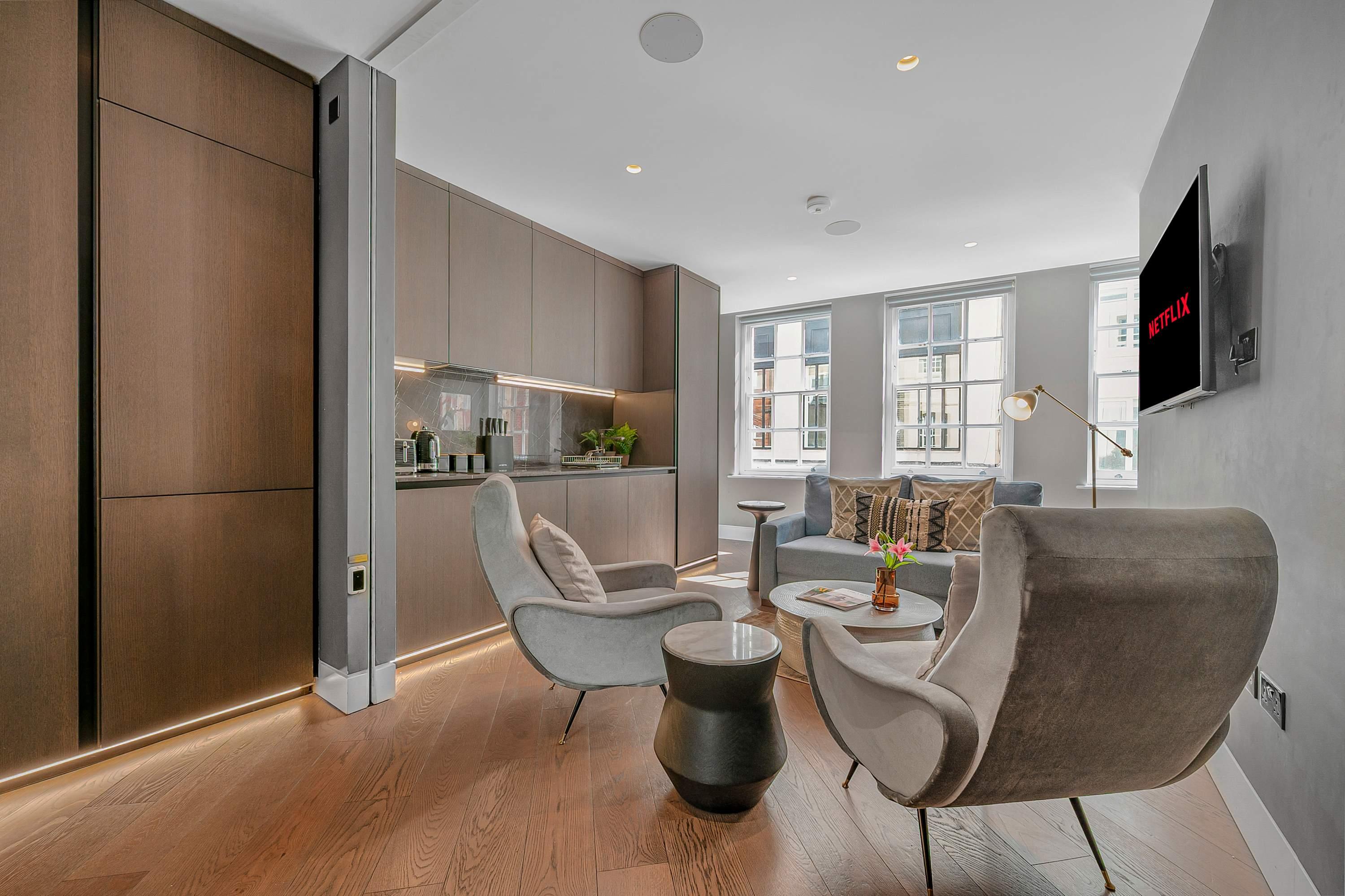 View Sleek Soho Apartment · King bed · AC · Sleeps 4 Sleek Soho Apartment · King bed · AC · Sleeps 4 serviced apartment - London - VivreStays
