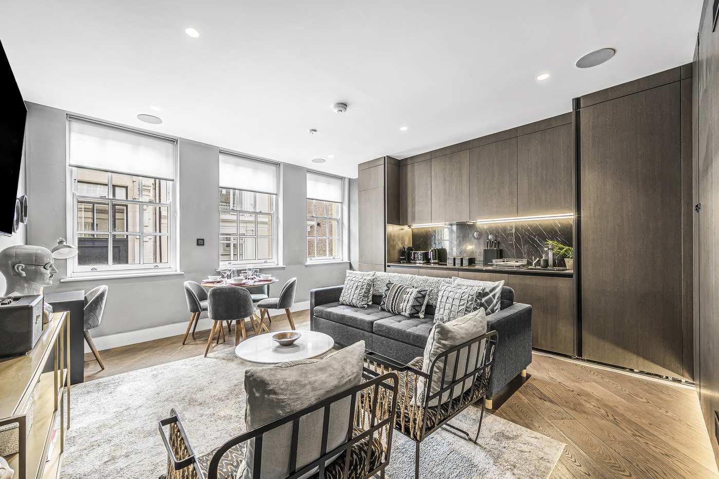 View Refined 2-Bed Soho Apartment with AC · Sleeps 6 Refined 2-Bed Soho Apartment with AC · Sleeps 6 serviced apartment - London - VivreStays