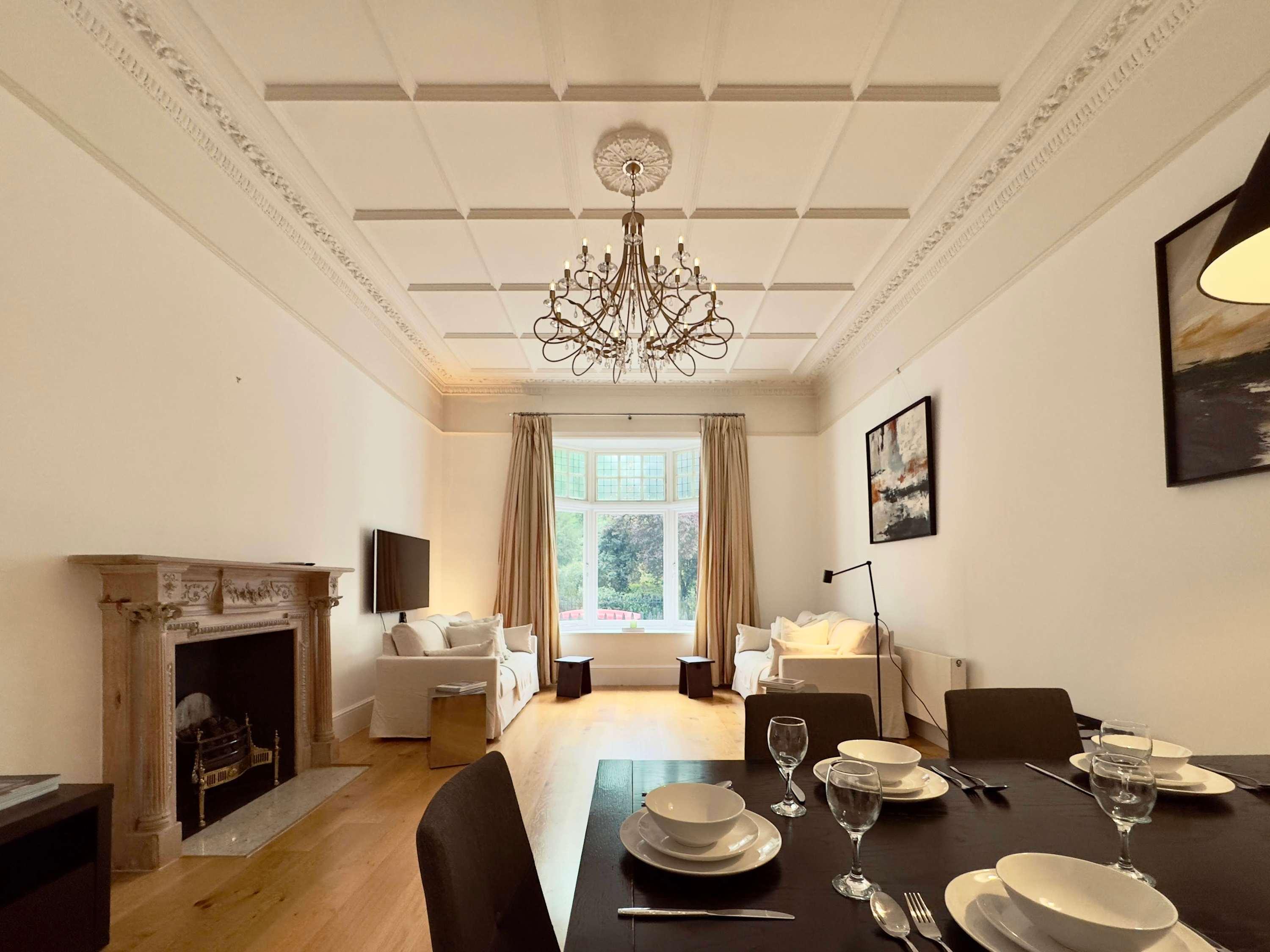 View Heritage South Ken with Fireplace, Super King Bed Heritage South Ken with Fireplace, Super King Bed serviced apartment - London - VivreStays
