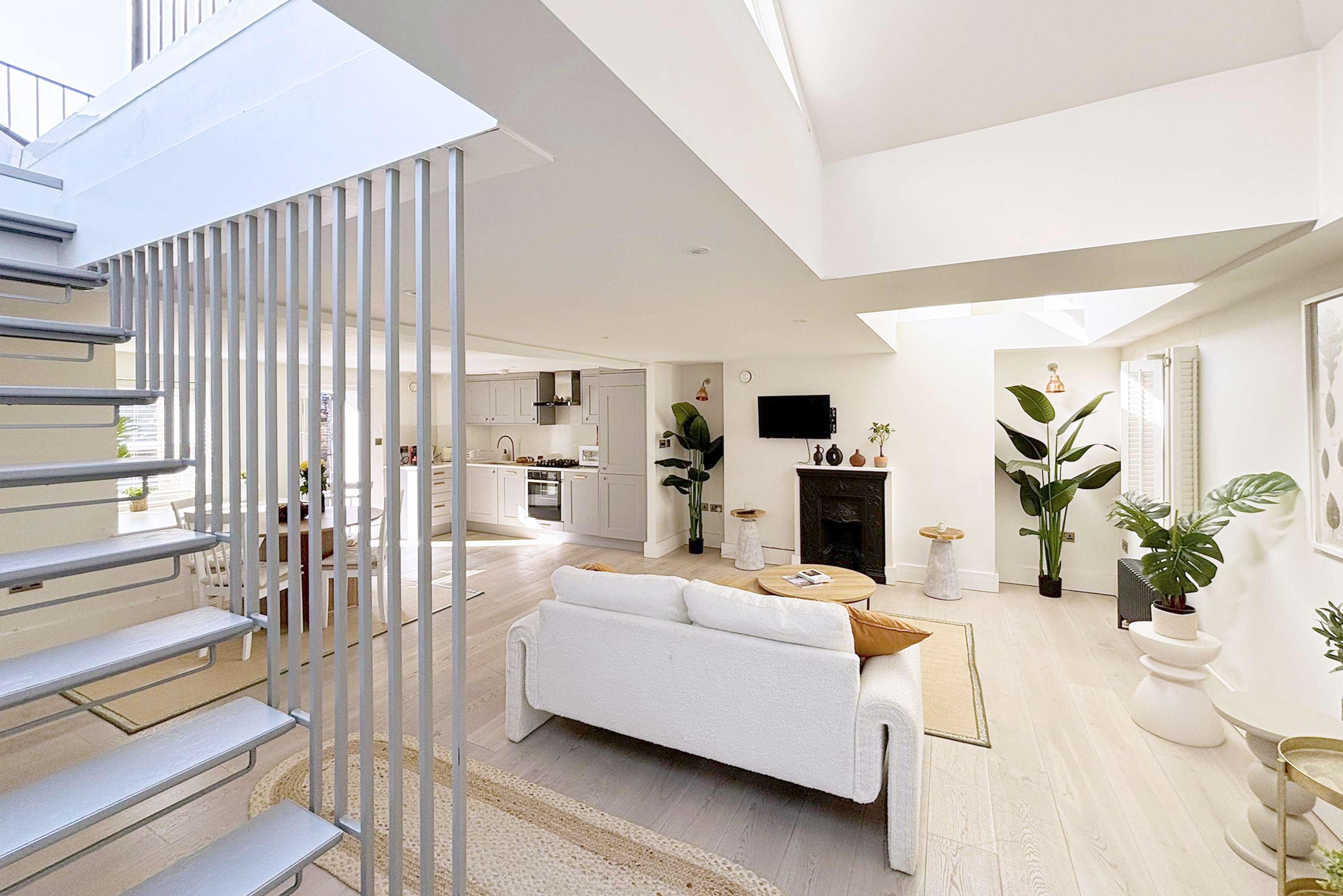 View The Writers' Townhouse 1 The Writers' Townhouse 1 serviced apartment - London - VivreStays
