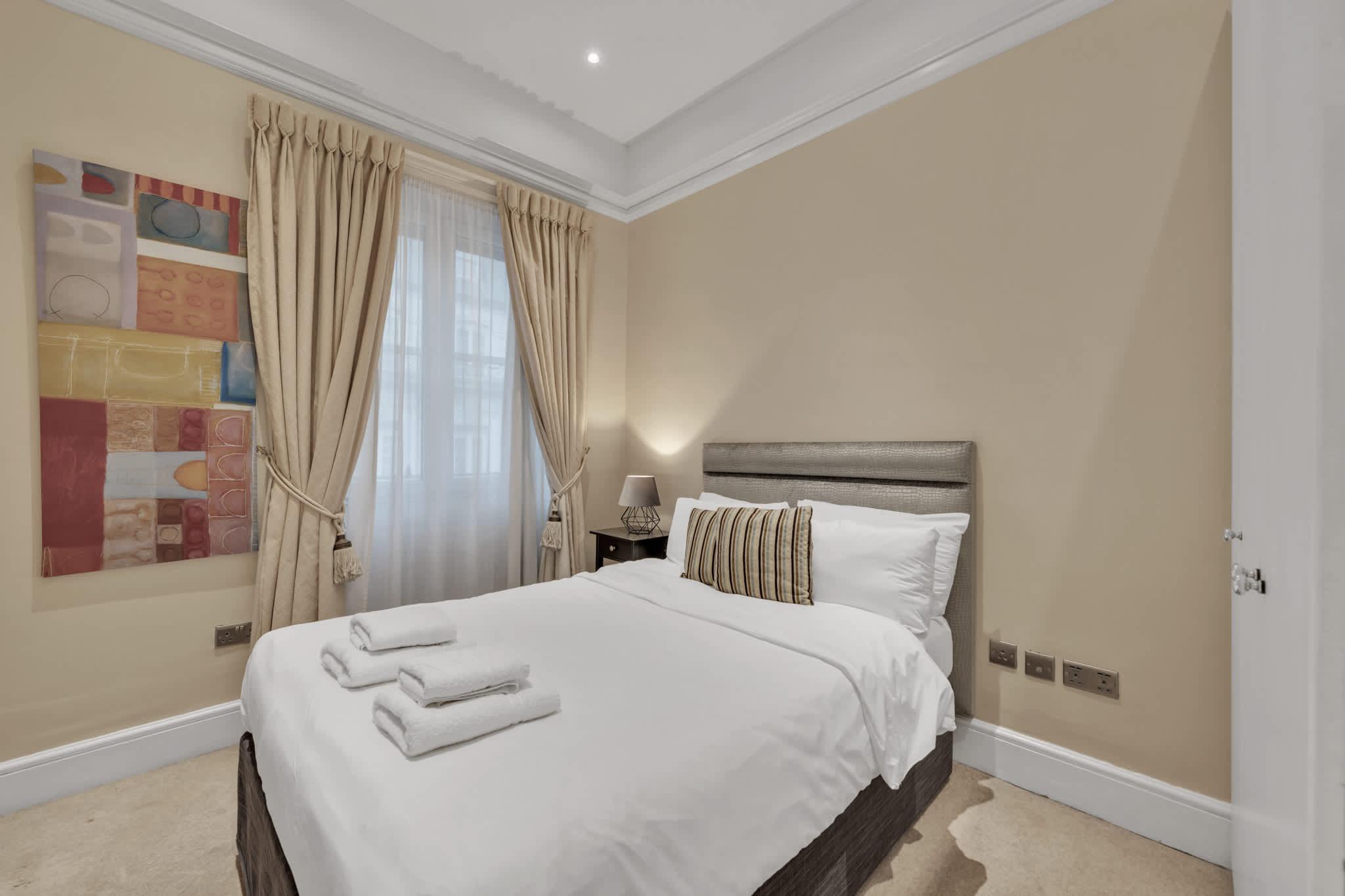 View Sophisticated Mayfair One-Bedroom Home Sophisticated Mayfair One-Bedroom Home serviced apartment - London - VivreStays