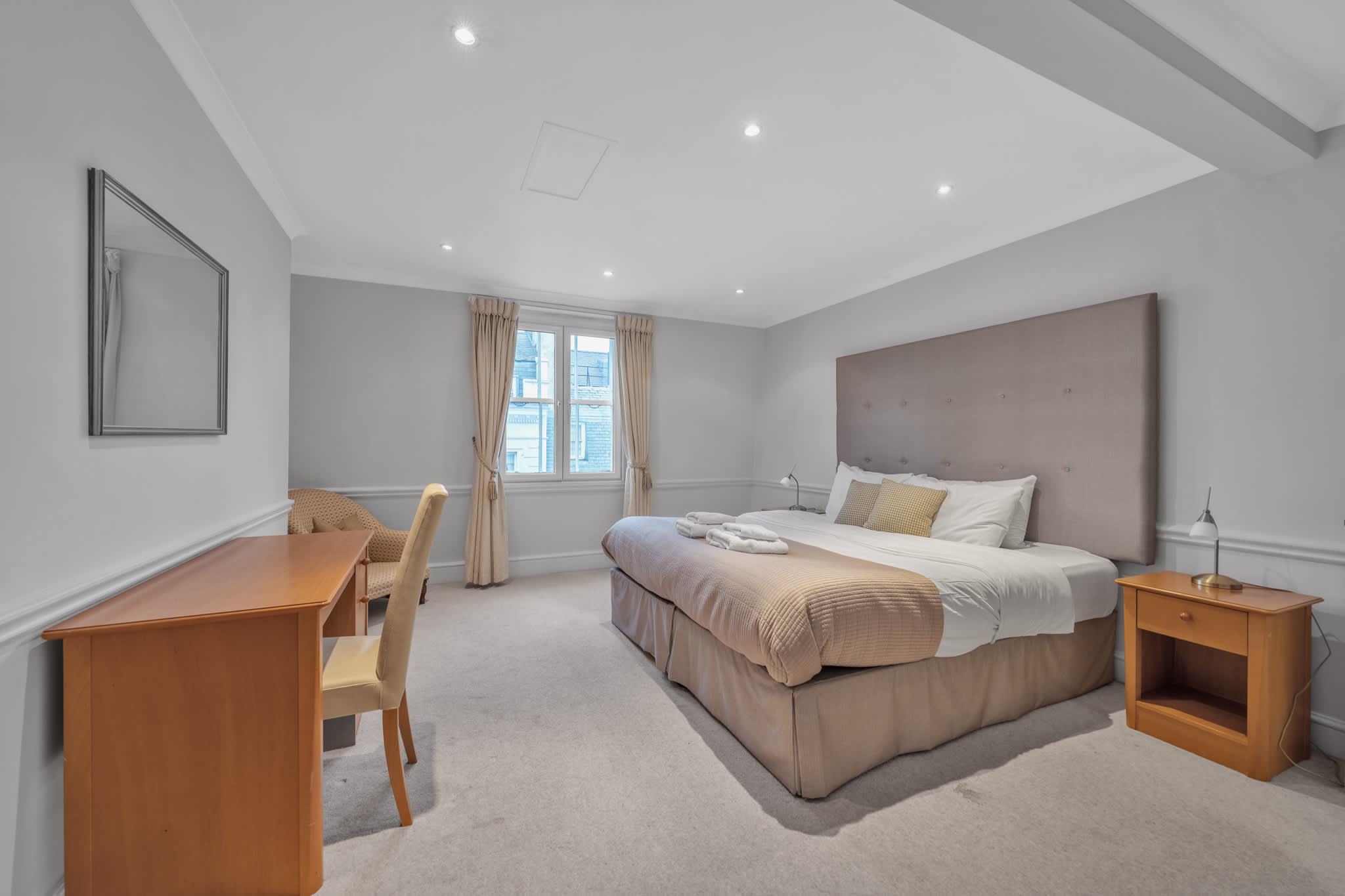 View Elegant Two-Bedroom Mayfair Residence Elegant Two-Bedroom Mayfair Residence serviced apartment - London - VivreStays