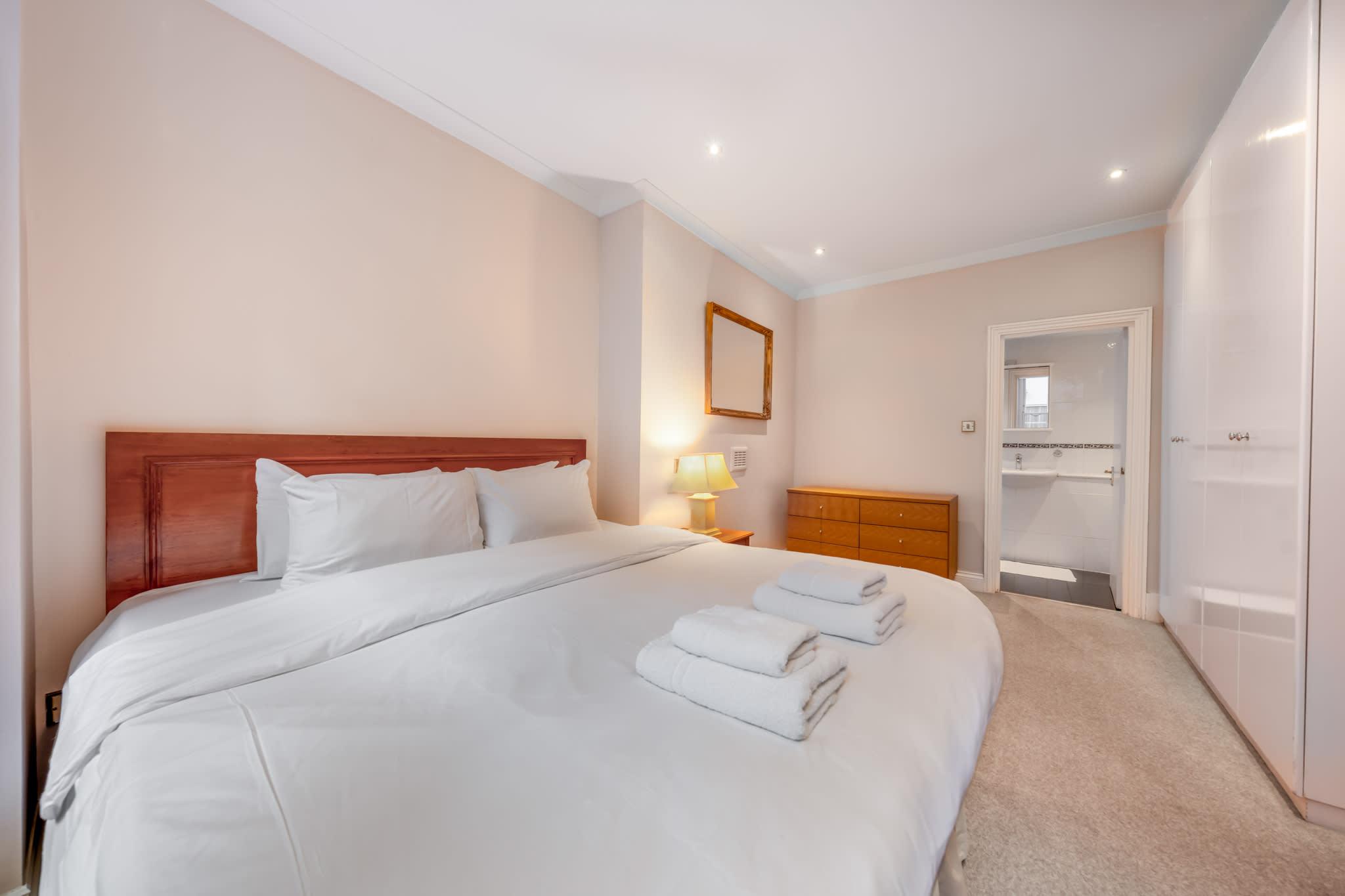 View Standard Classic One-Bedroom with Patio Standard Classic One-Bedroom with Patio serviced apartment - London - VivreStays