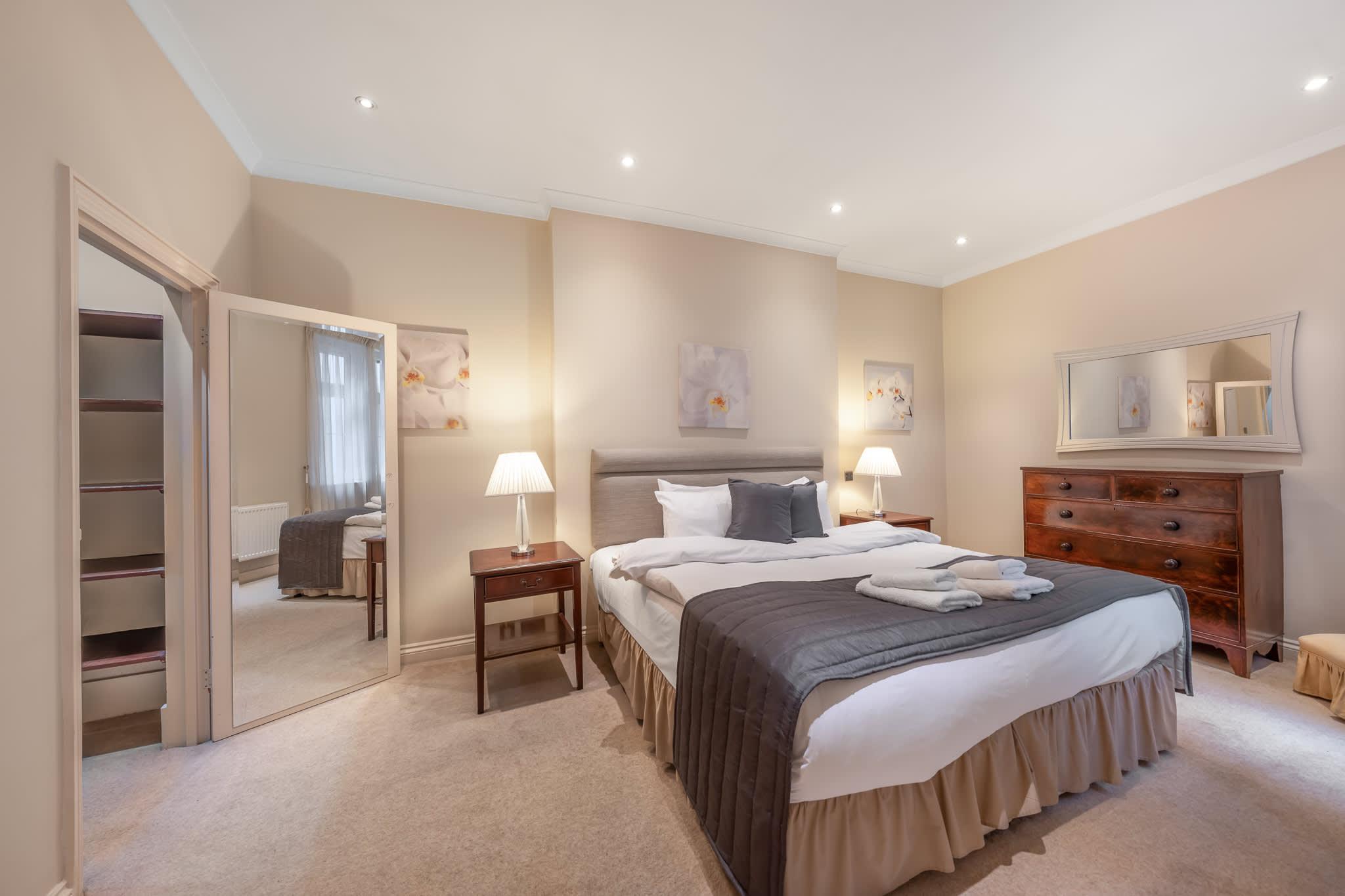 View Standard One-Bedroom w/ Private Patio Standard One-Bedroom w/ Private Patio serviced apartment - London - VivreStays