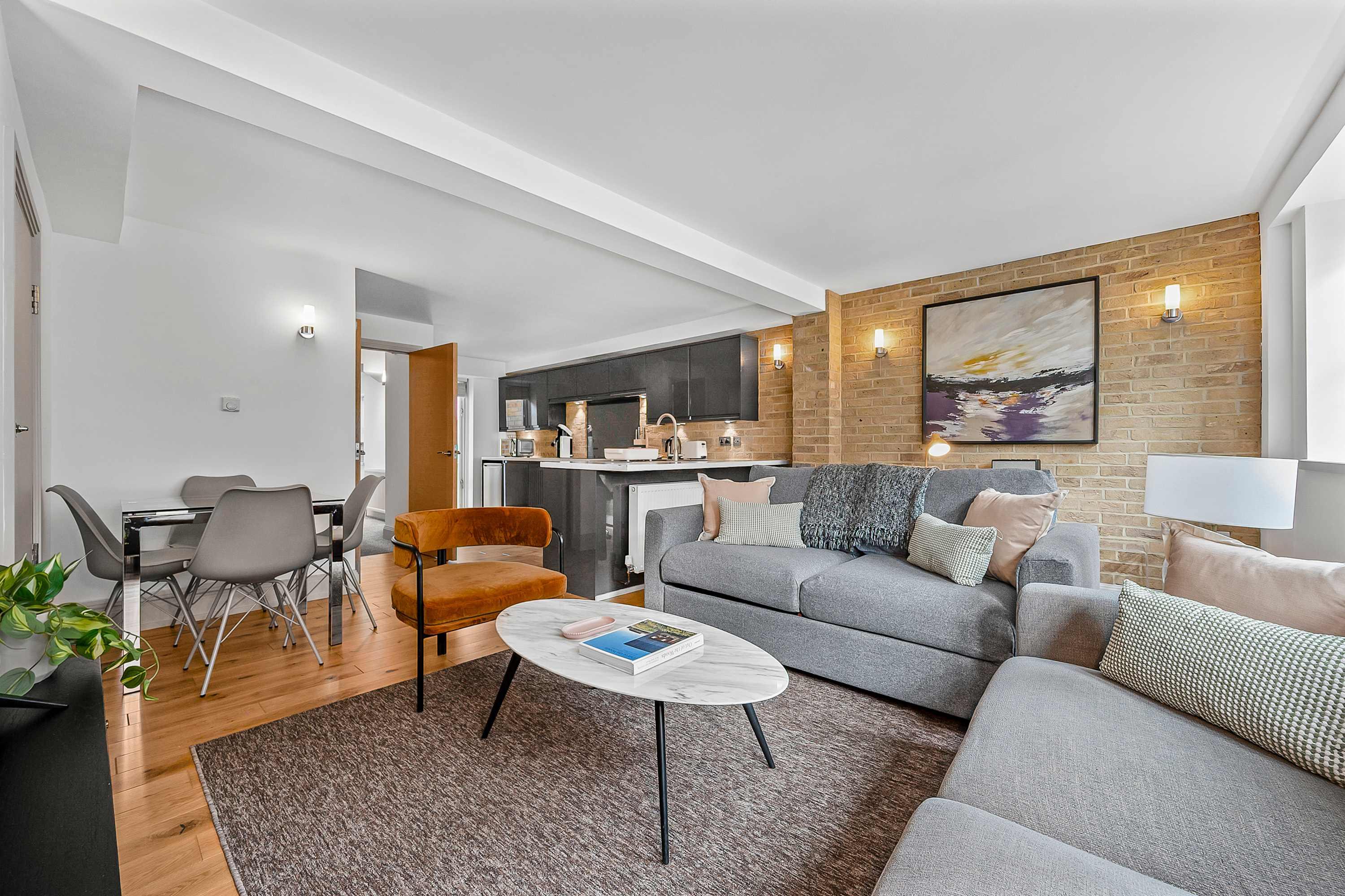 View Bright 1-Bed Soho Flat - Sleeps 4 - Workspace Bright 1-Bed Soho Flat - Sleeps 4 - Workspace serviced apartment - London - VivreStays