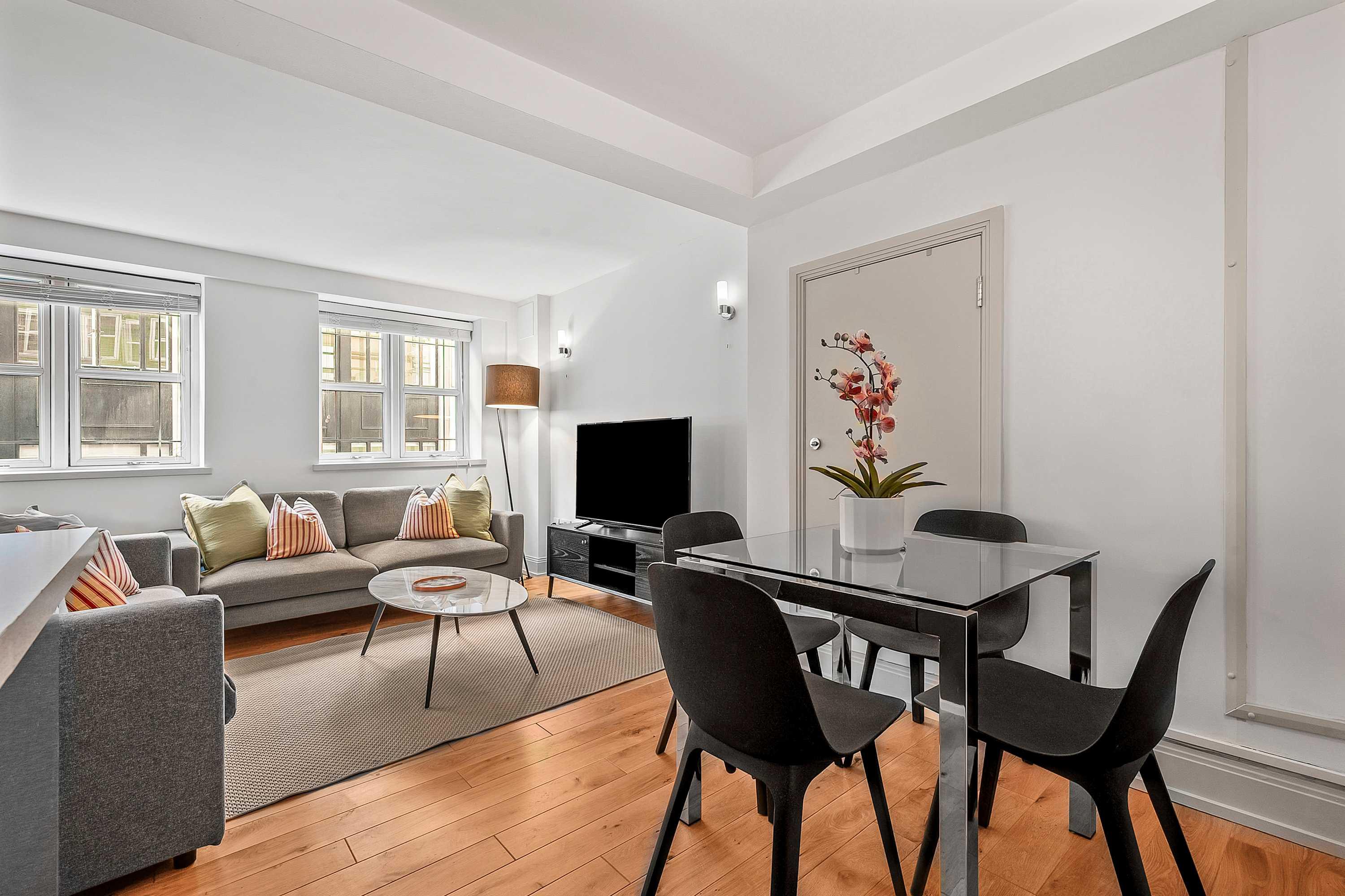View Elegant Soho 1-Bed - Balcony, 2 Baths, Sleeps 4 Elegant Soho 1-Bed - Balcony, 2 Baths, Sleeps 4 serviced apartment - London - VivreStays