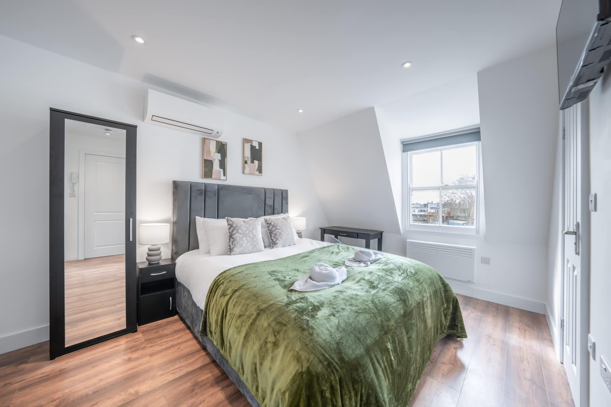 View Top Floor Studio with view in Knightsbridge Top Floor Studio with view in Knightsbridge serviced apartment - London - VivreStays