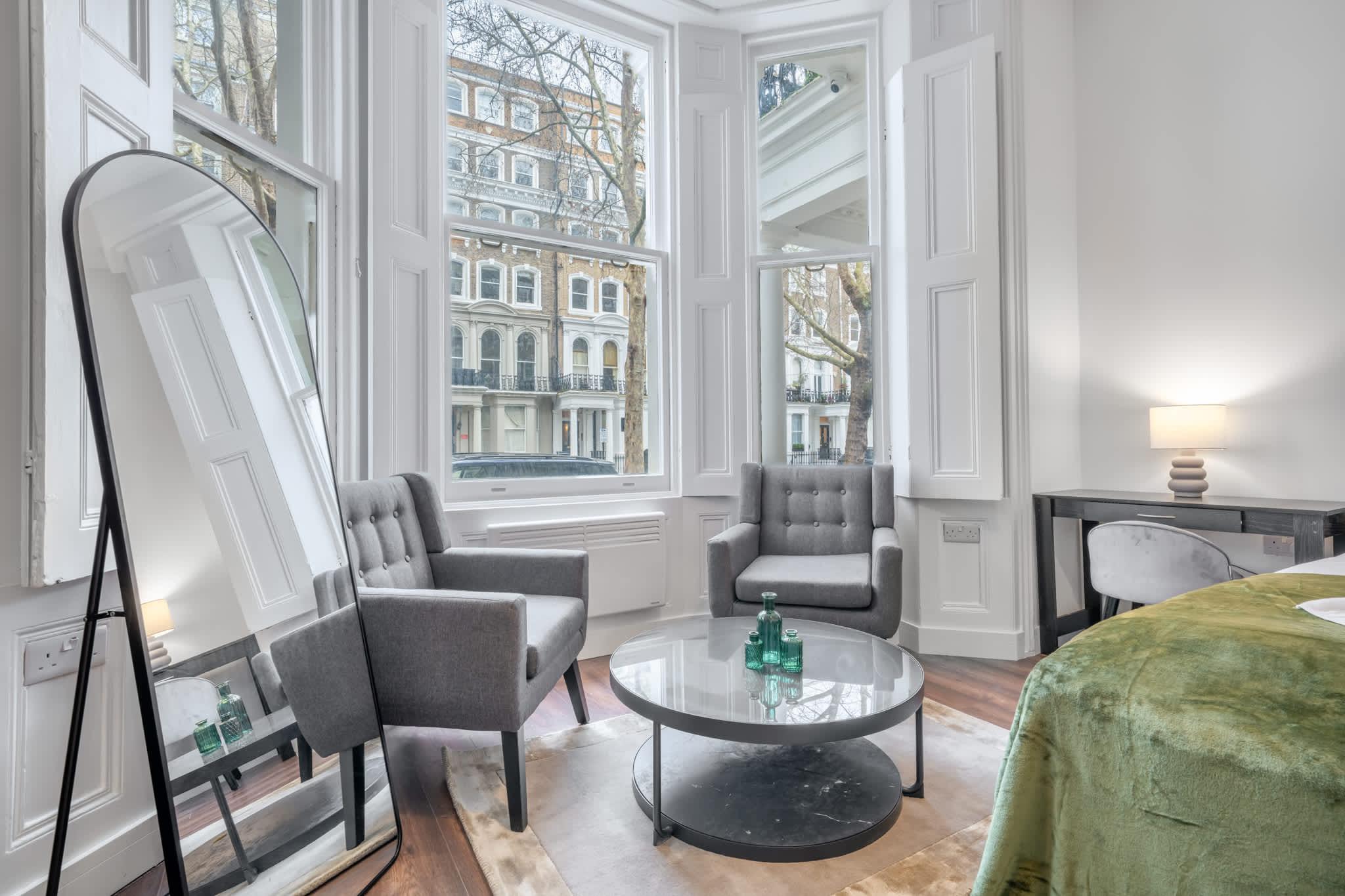 View Deluxe Ground Floor Studio in Knightsbridge Deluxe Ground Floor Studio in Knightsbridge serviced apartment - London - VivreStays