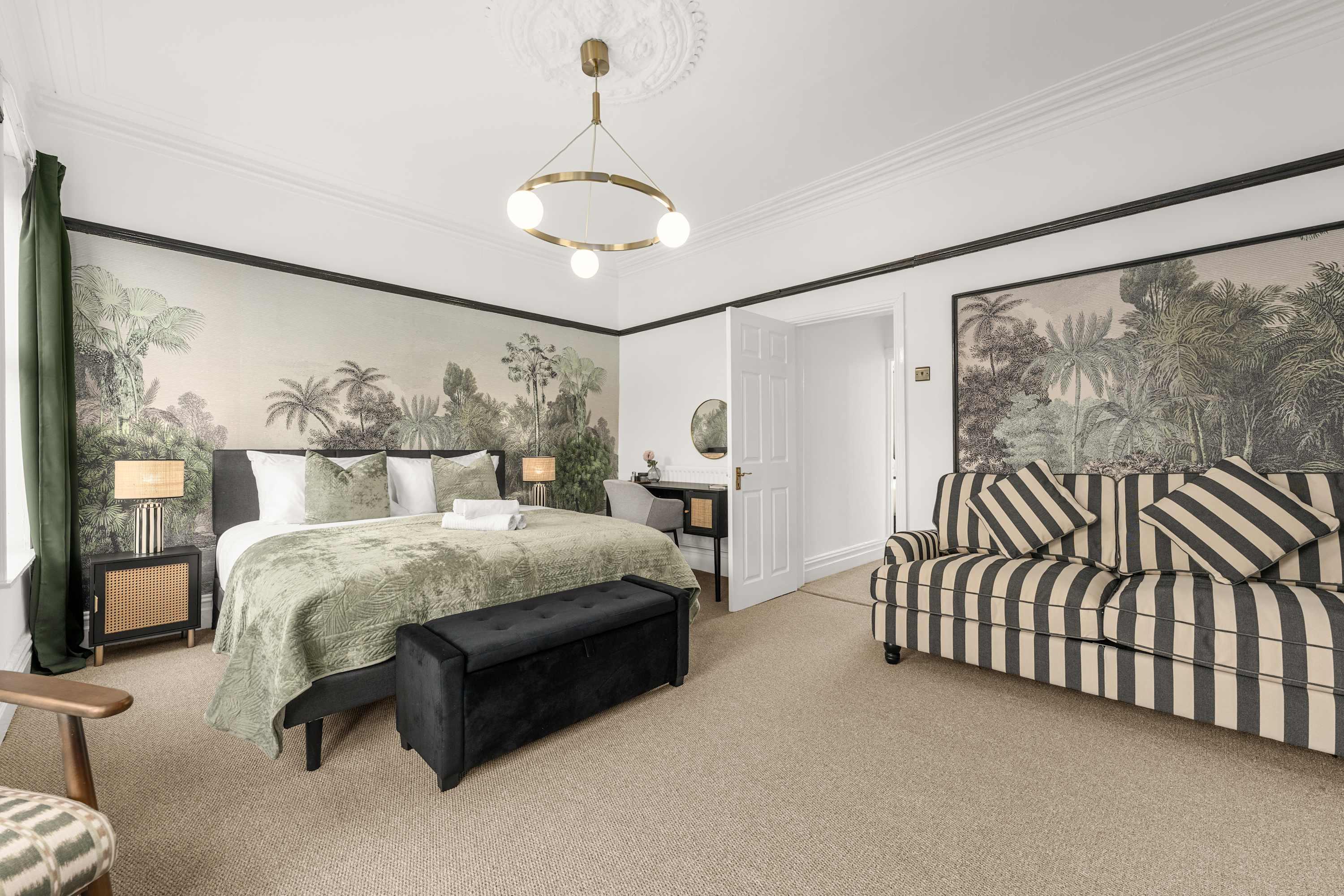 View Spacious 5BR Didsbury | Garden, Parking & 58" TV" Spacious 5BR Didsbury | Garden, Parking & 58" TV" serviced apartment - Manchester - VivreStays
