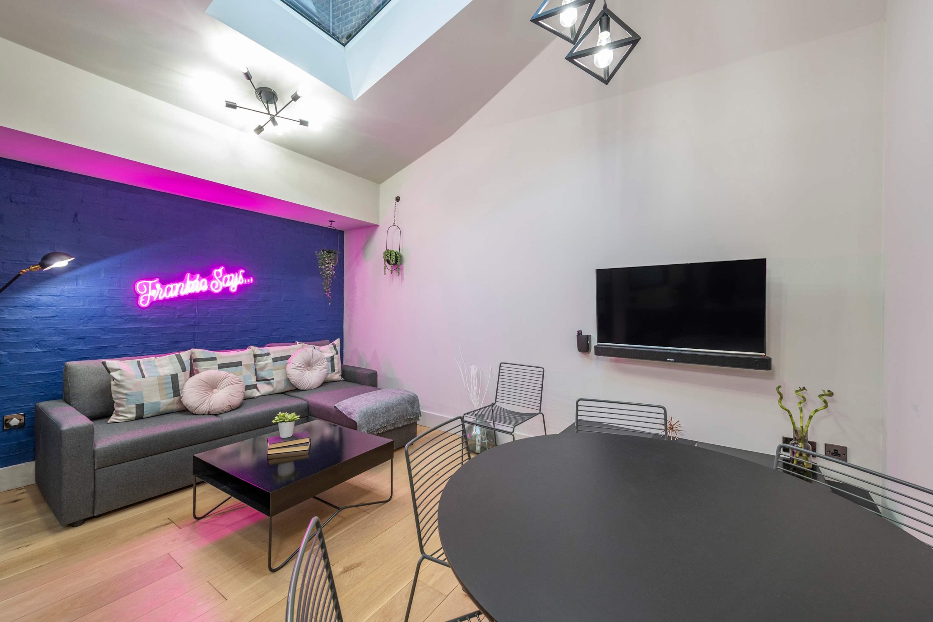 View Covent Garden 2-Bed Triplex · Sleeps 6 Covent Garden 2-Bed Triplex · Sleeps 6 serviced apartment - London - VivreStays