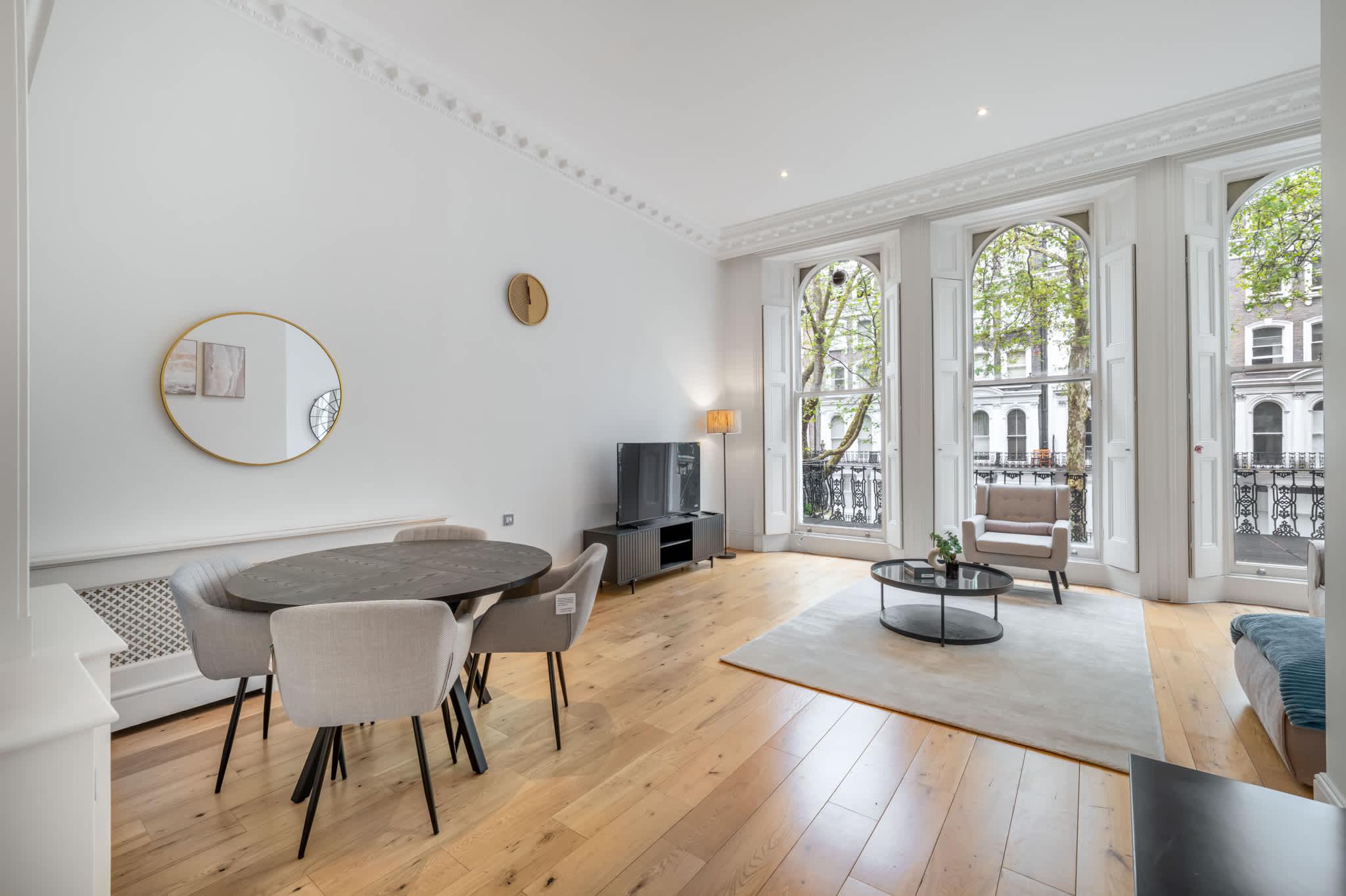 View Spacious Knightsbridge Apartment with Balcony Spacious Knightsbridge Apartment with Balcony serviced apartment - London - VivreStays