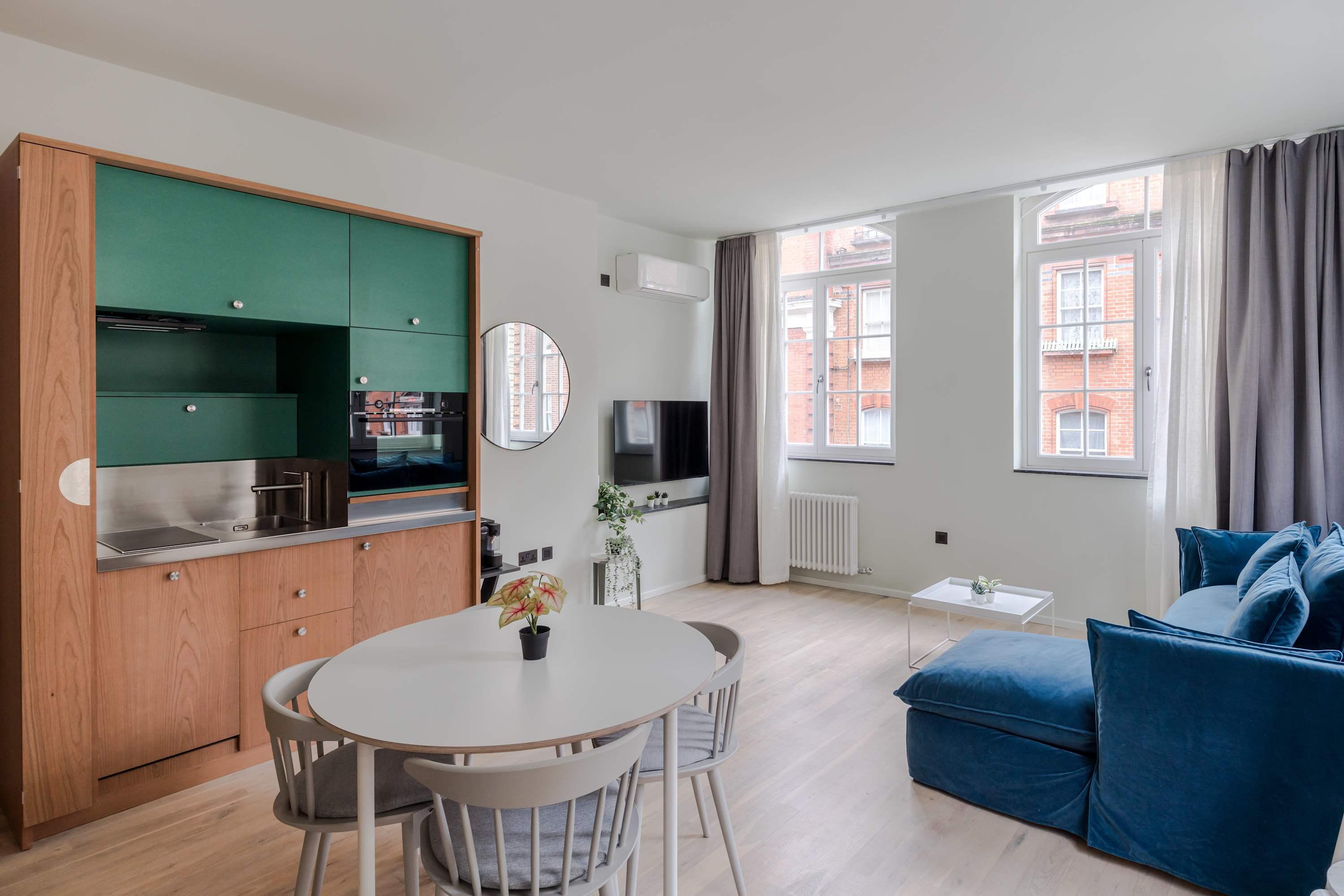 View Designer 1BR Soho Apt | AC | Heart of West End Designer 1BR Soho Apt | AC | Heart of West End serviced apartment - London - VivreStays