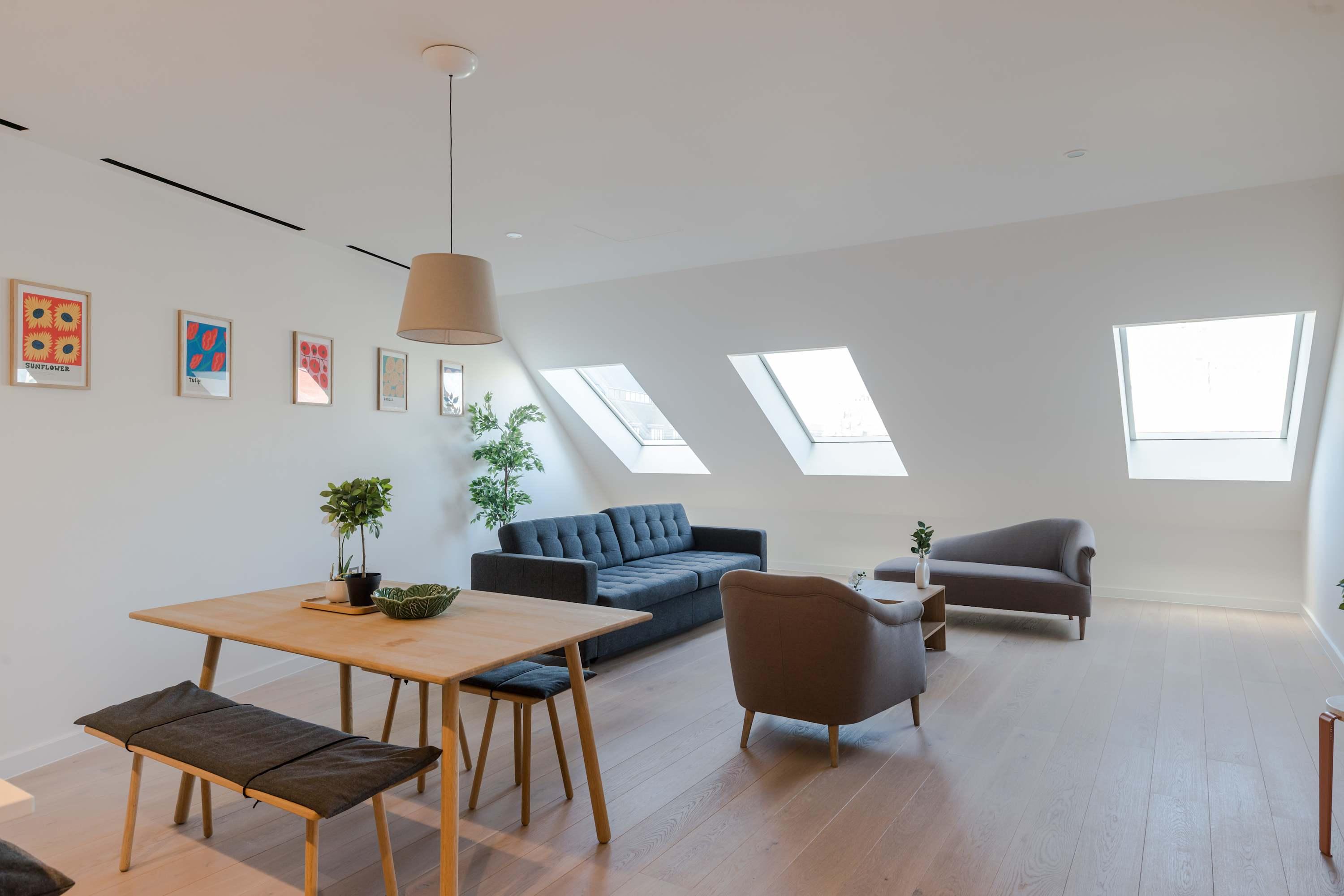 View Soho 2-Bed Penthouse · AC · Sleeps 6 Soho 2-Bed Penthouse · AC · Sleeps 6 serviced apartment - London - VivreStays