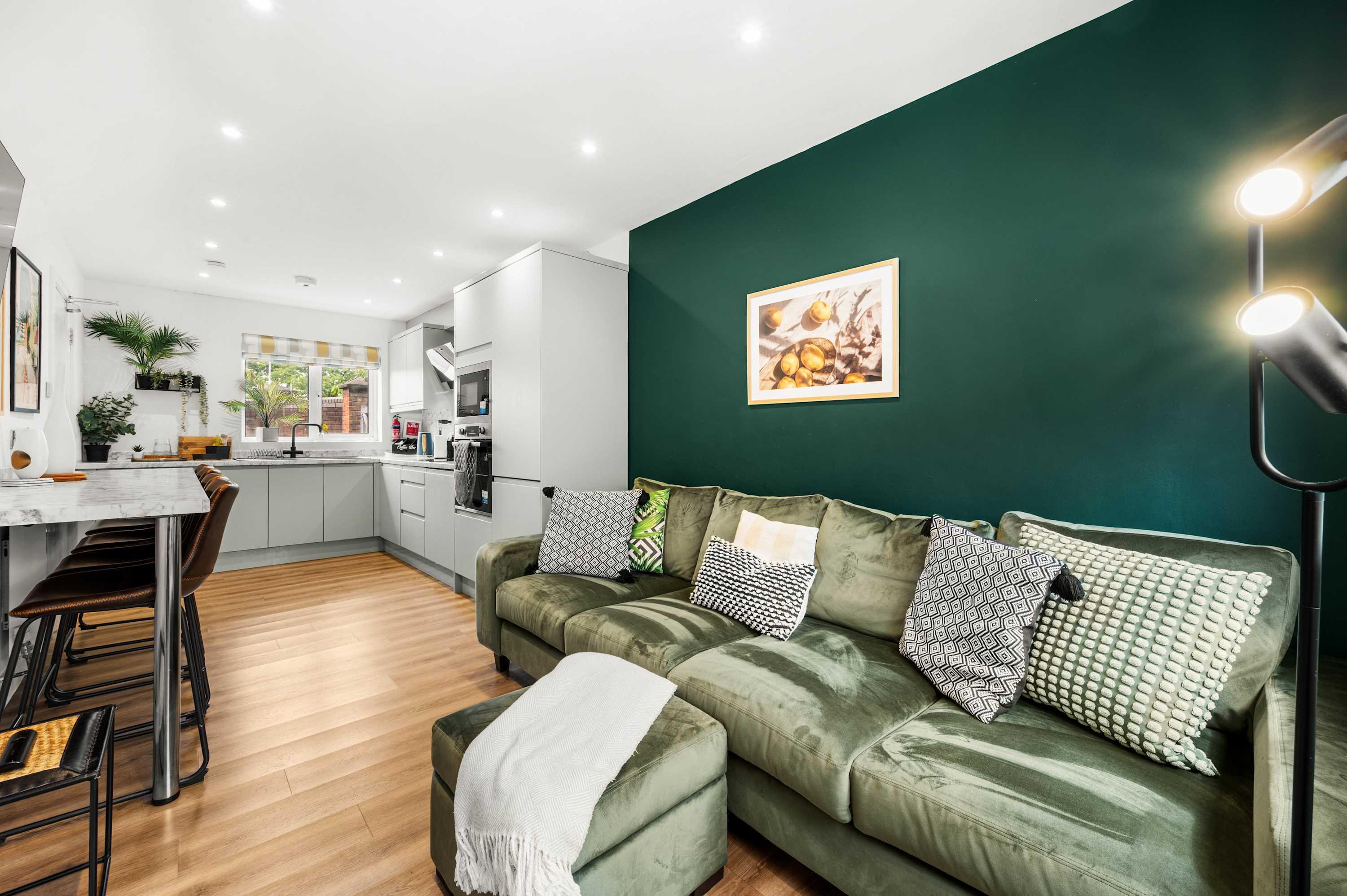 View Luxury Salford Quays House w/ Free Parking, Near Media City By Genesis Living Luxury Salford Quays House w/ Free Parking, Near Media City By Genesis Living serviced apartment - Salford - VivreStays