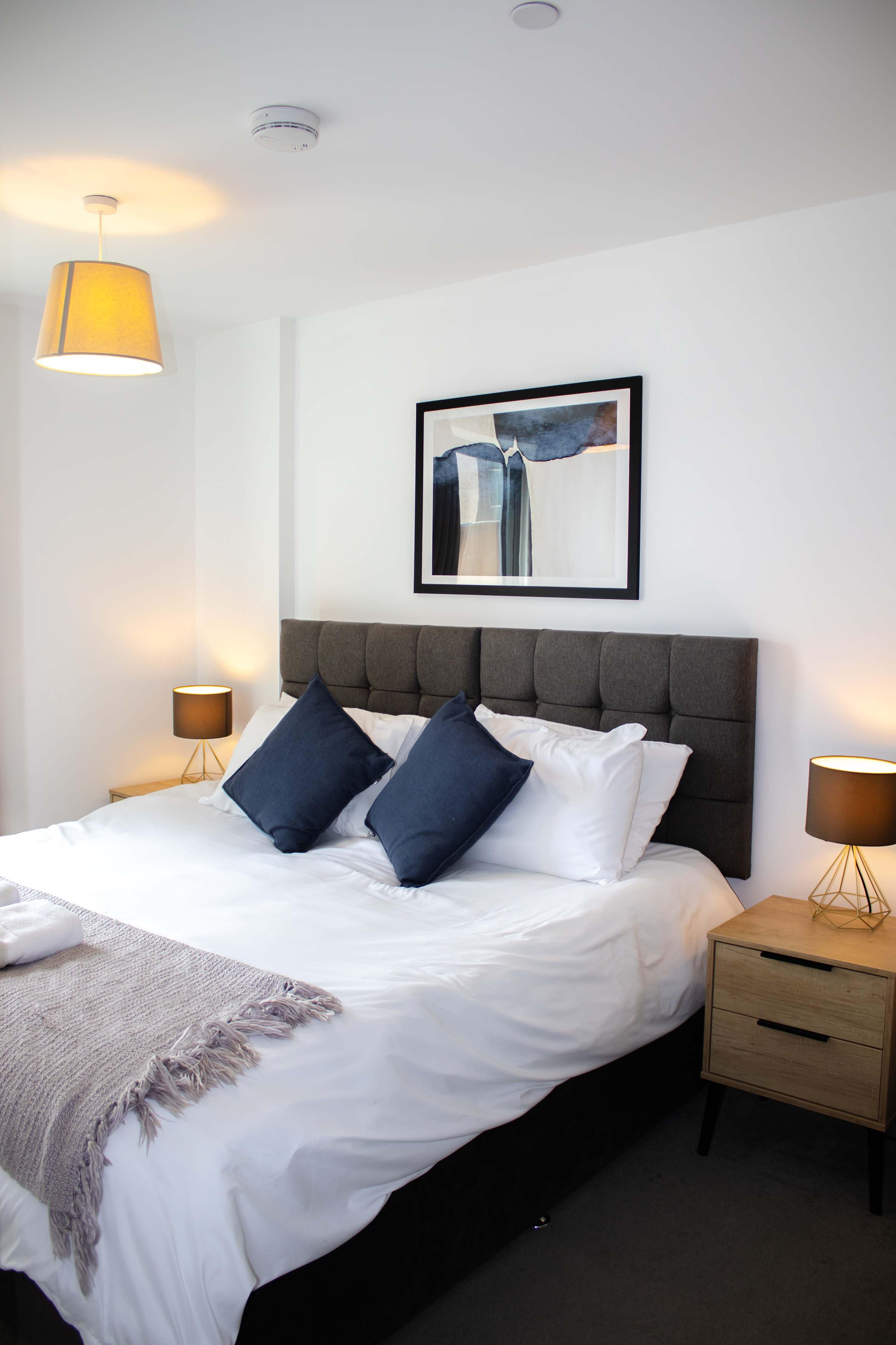 View Effortless Stays at 2BR Escape OldTrafford Stadium Effortless Stays at 2BR Escape OldTrafford Stadium serviced apartment - Stretford - VivreStays