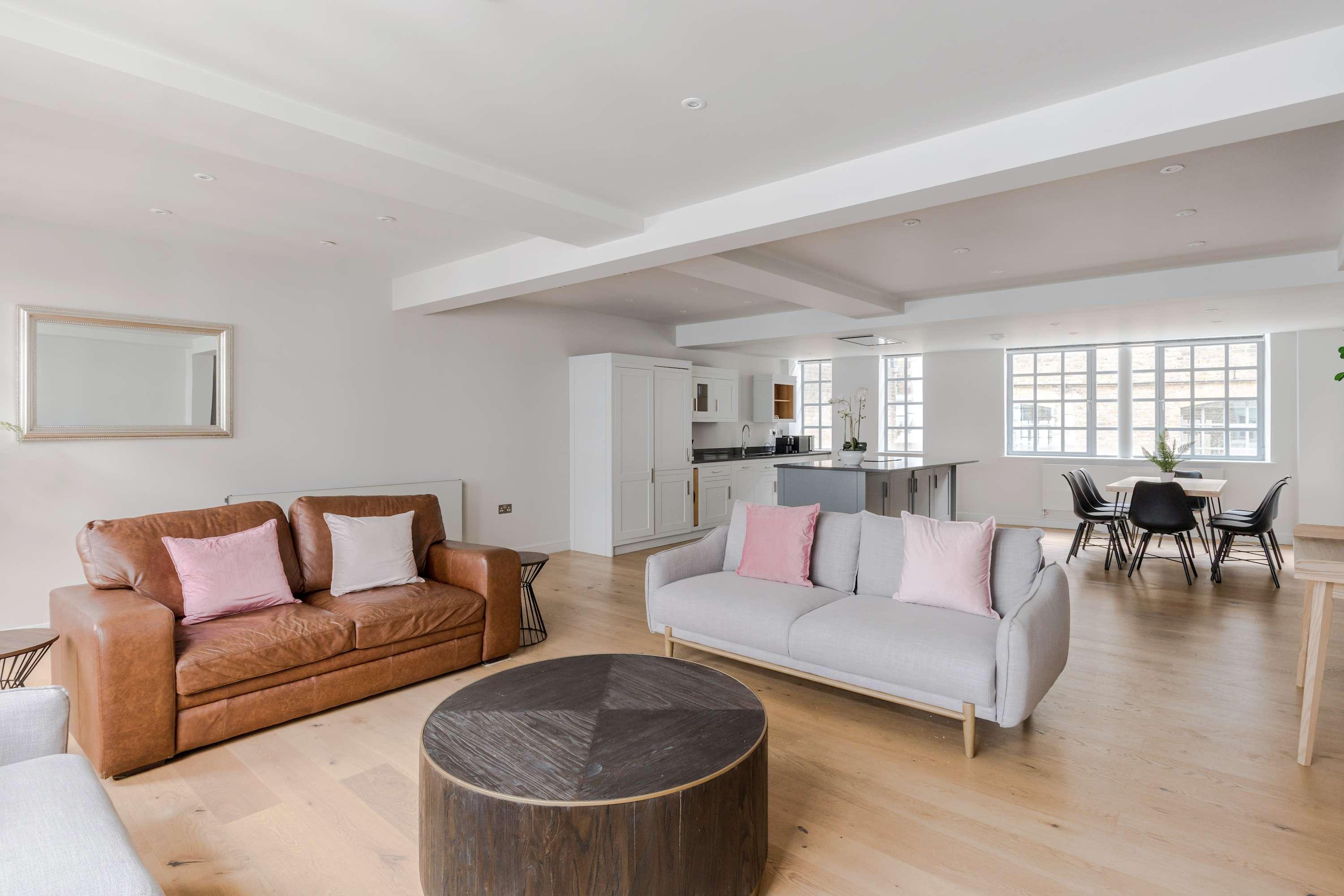 View Farringdon 3-Bed · 2 En-Suites · Lift · Sleeps 8 Farringdon 3-Bed · 2 En-Suites · Lift · Sleeps 8 serviced apartment - London - VivreStays
