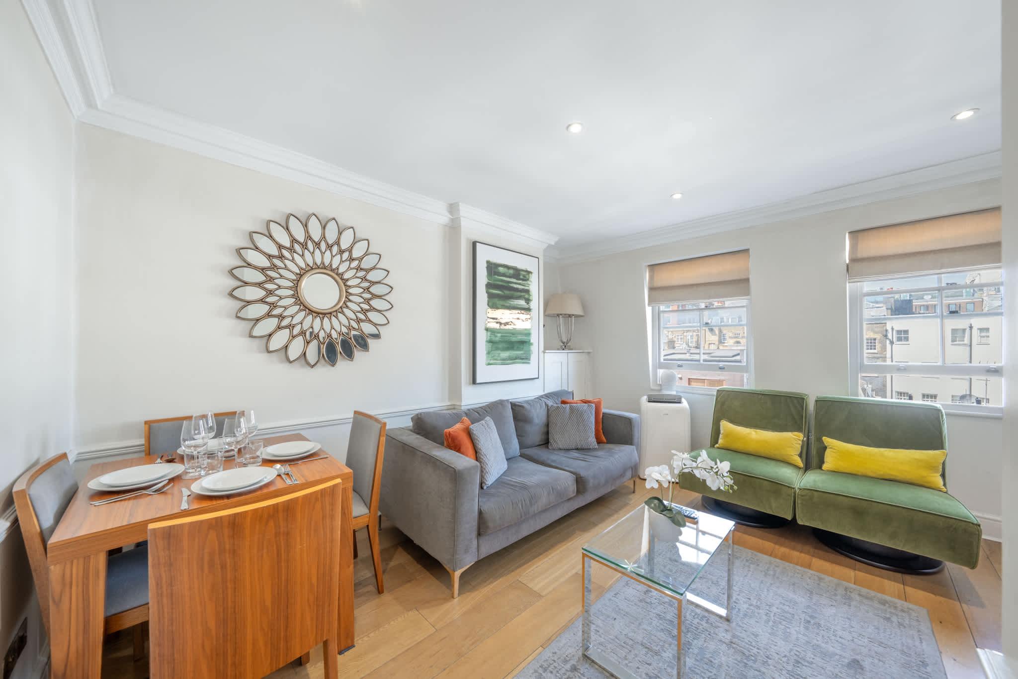 View Cozy 2-Bedroom Loft next to Park Lane Cozy 2-Bedroom Loft next to Park Lane serviced apartment - London - VivreStays