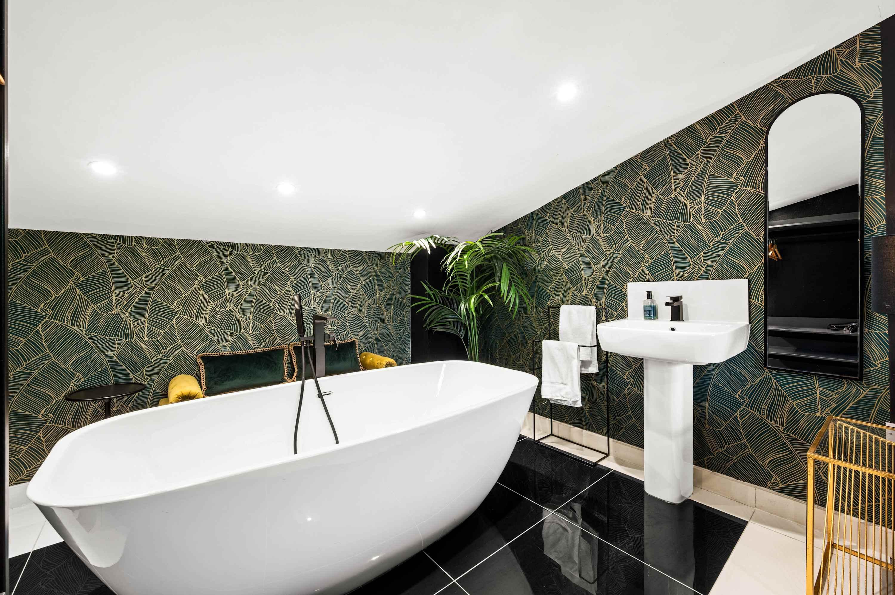 View Luxury Safari House Salford Quays + Free Parking by Genesis Living Luxury Safari House Salford Quays + Free Parking by Genesis Living serviced apartment - Manchester - VivreStays